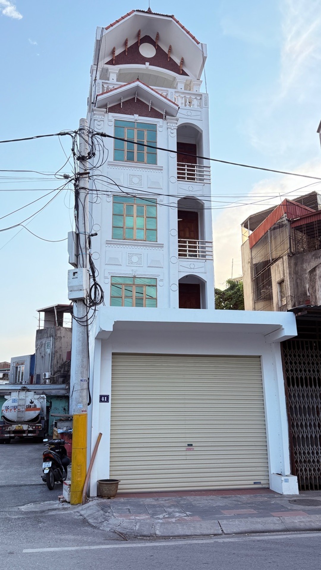 Nhà mặt phố 5 tầng kinh doanh sầm uất trên đại lộ Nguyễn Văn Linh