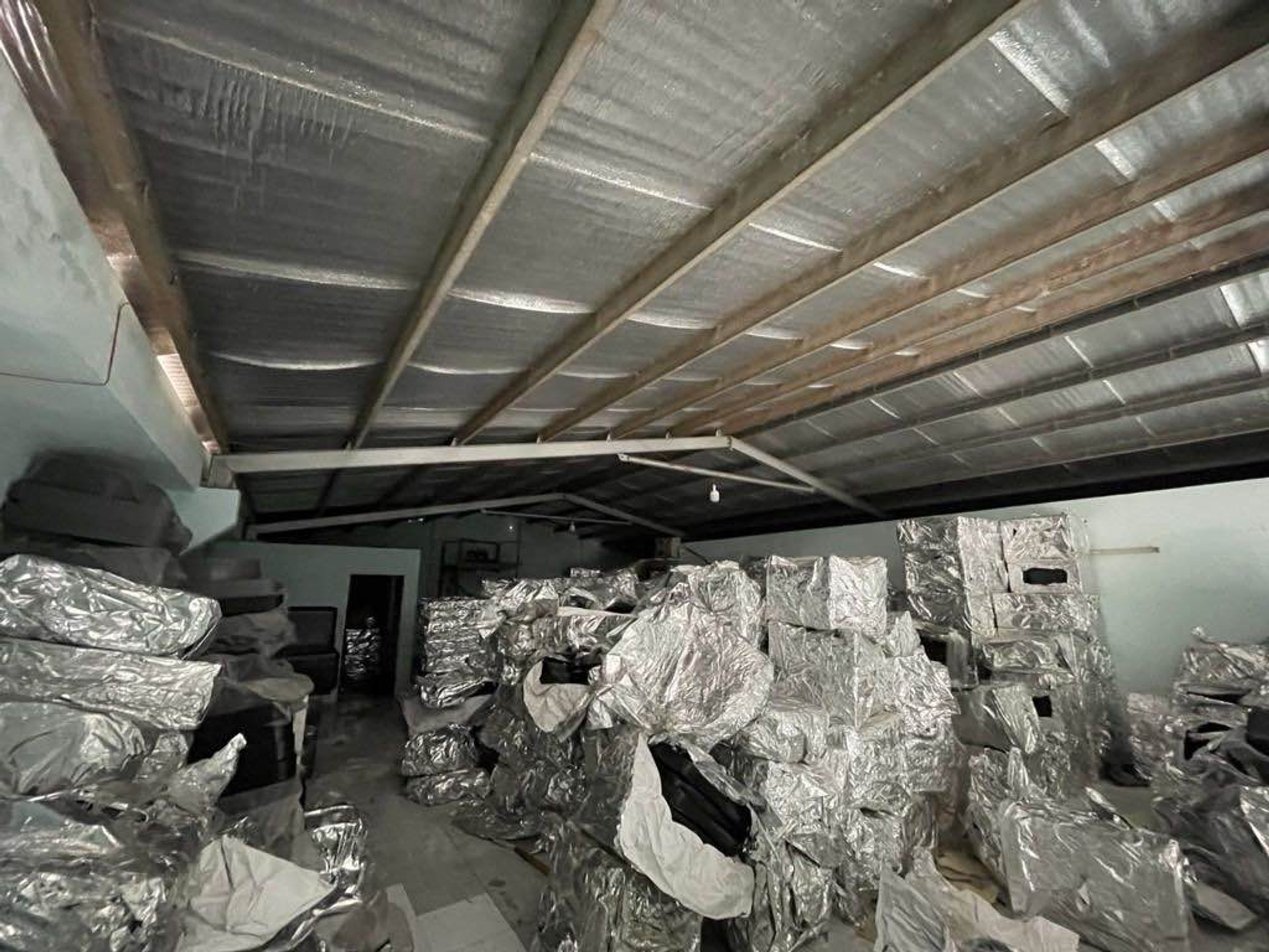 Bán nhà riêng 2 tầng diện tích 263m2 tại Bình Tân, mặt tiền 12m thuận tiện kinh doanh