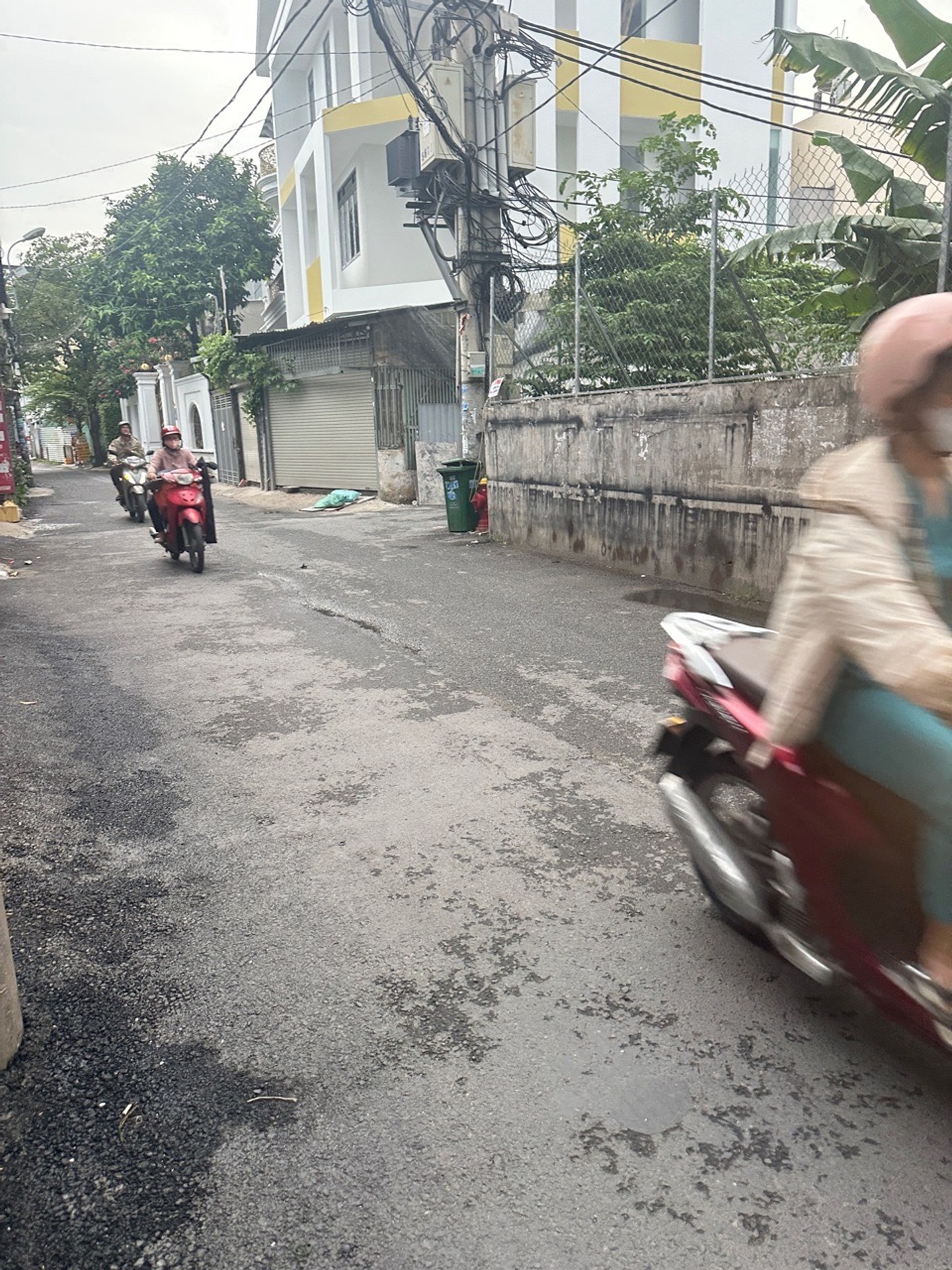 Nhà mặt tiền kinh doanh hiếm có tại Trung Mỹ Tây, giá chỉ hơn 5đ