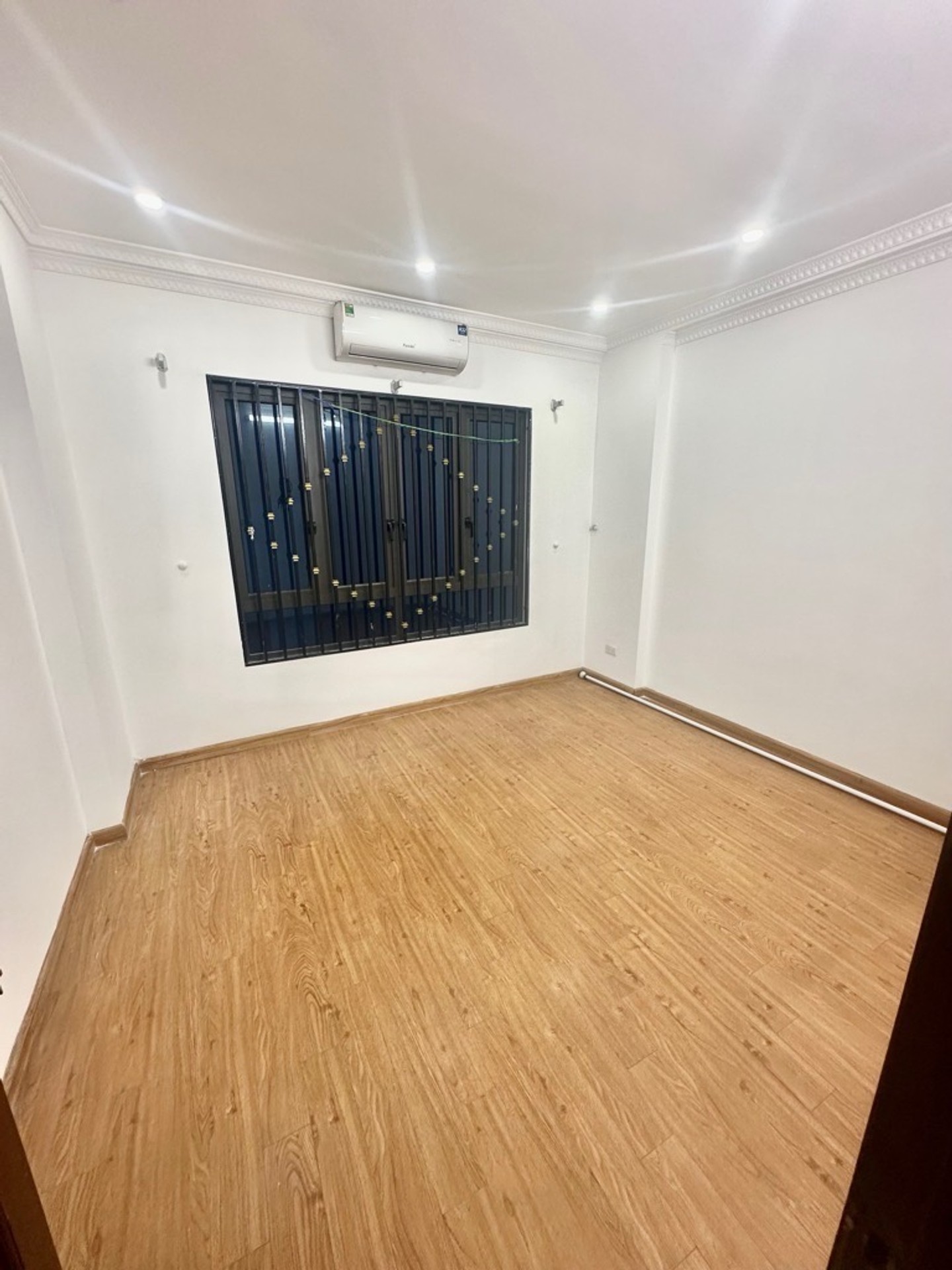 Nhà riêng đẳng cấp với mặt tiền rộng, không gian sống thanh lịch tại Khương Trung