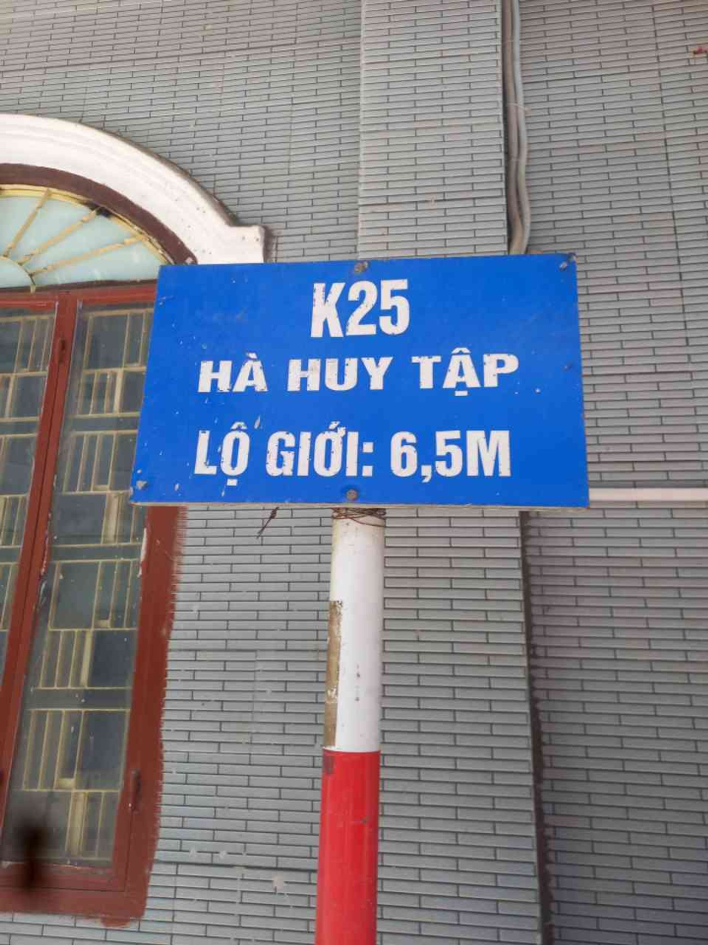 Nhà kiệt ô tô gần biển, vào ở ngay khu Hà Huy Tập