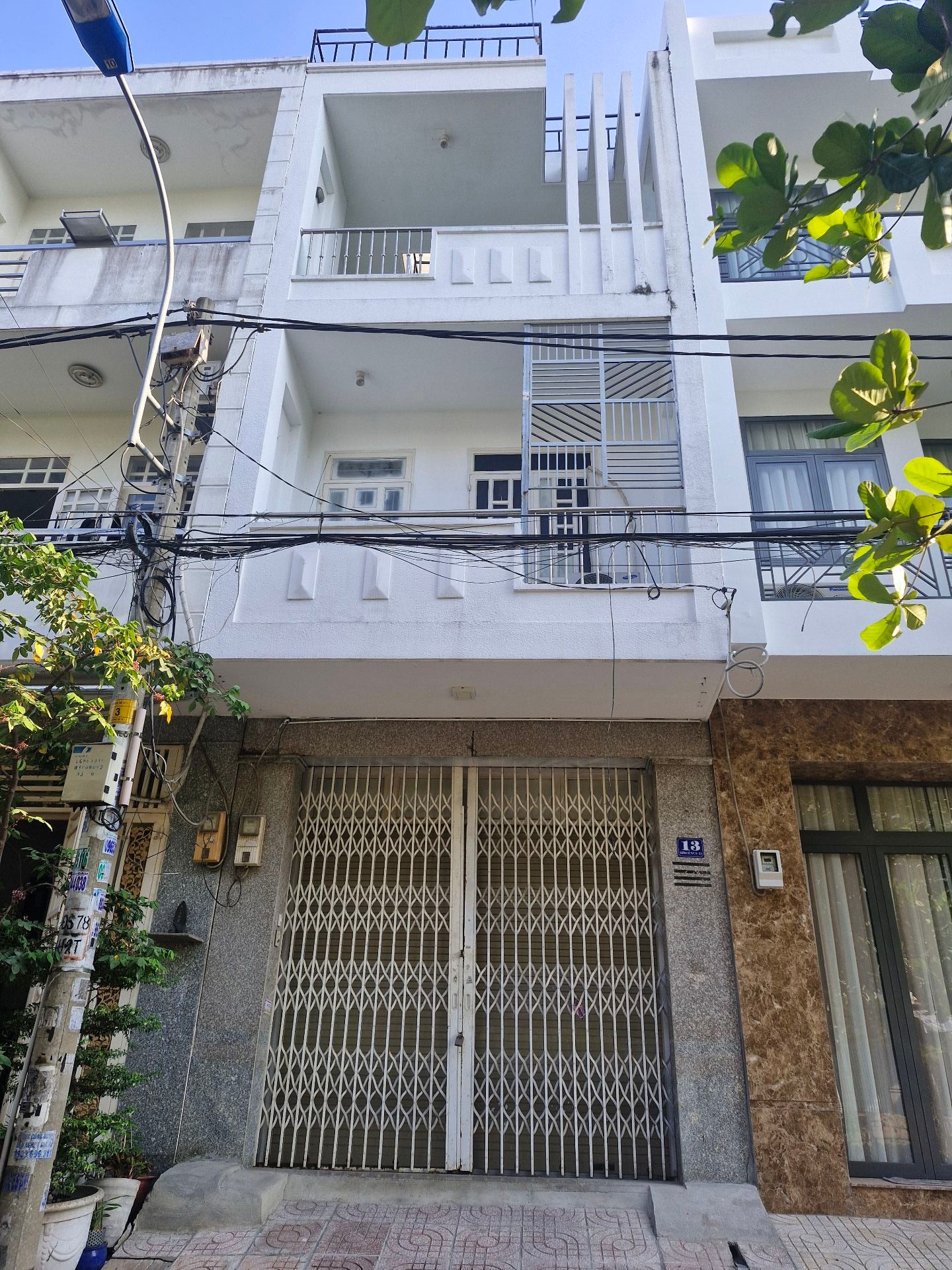 Nhà Mặt Phố 3 Tầng Gần Công Viên, Giá Tốt