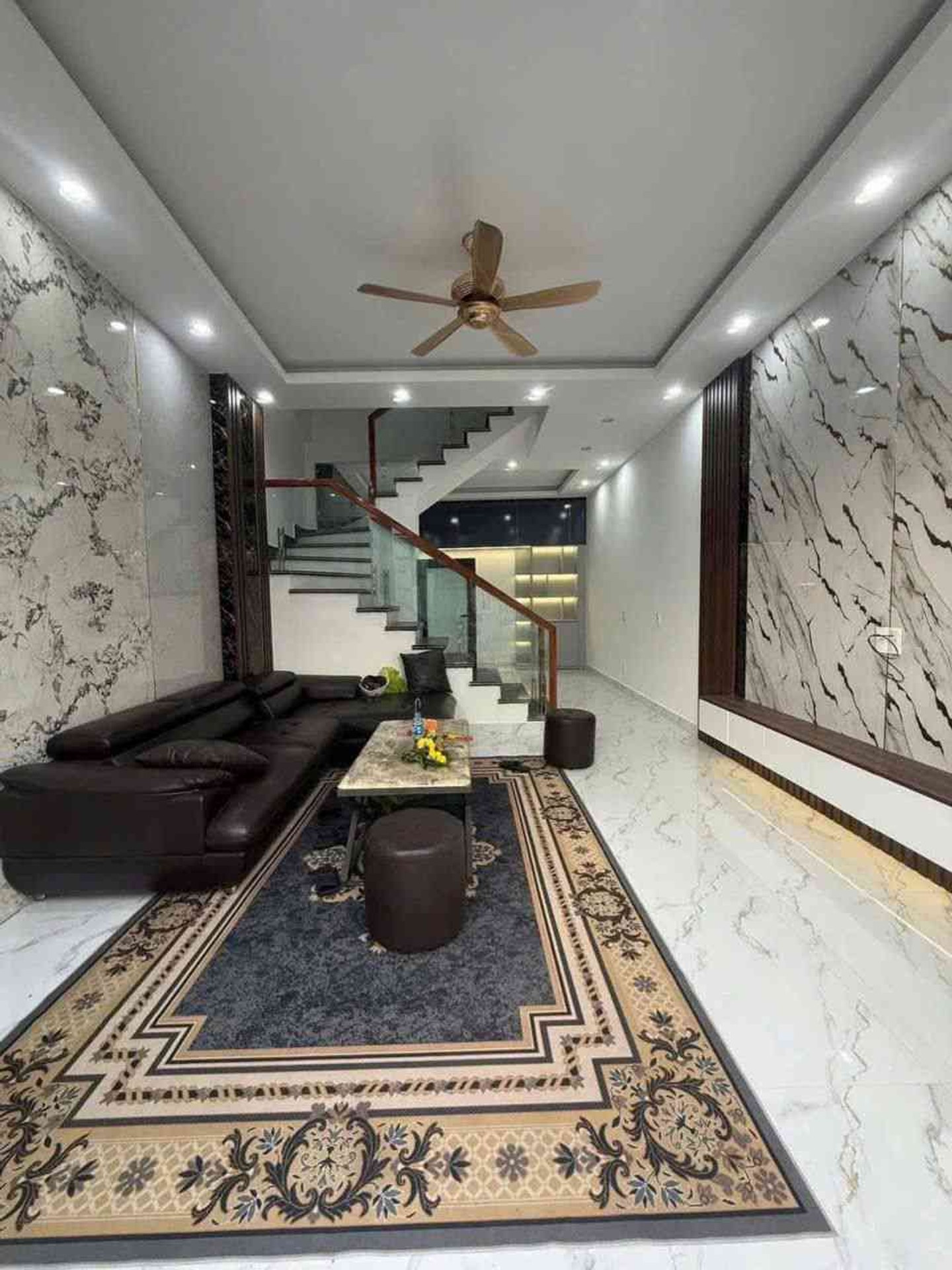 Nhà riêng 4 tầng mới xây tại khu vực ngã 3 thuận tiện kinh doanh