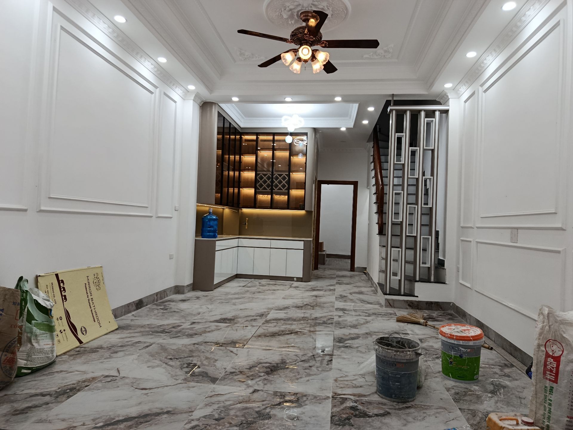 Bán nhà riêng 6 tầng thang máy, 7 phòng ngủ, 55m², ngõ ô tô Văn Cao, Ba Đình, sổ đỏ.