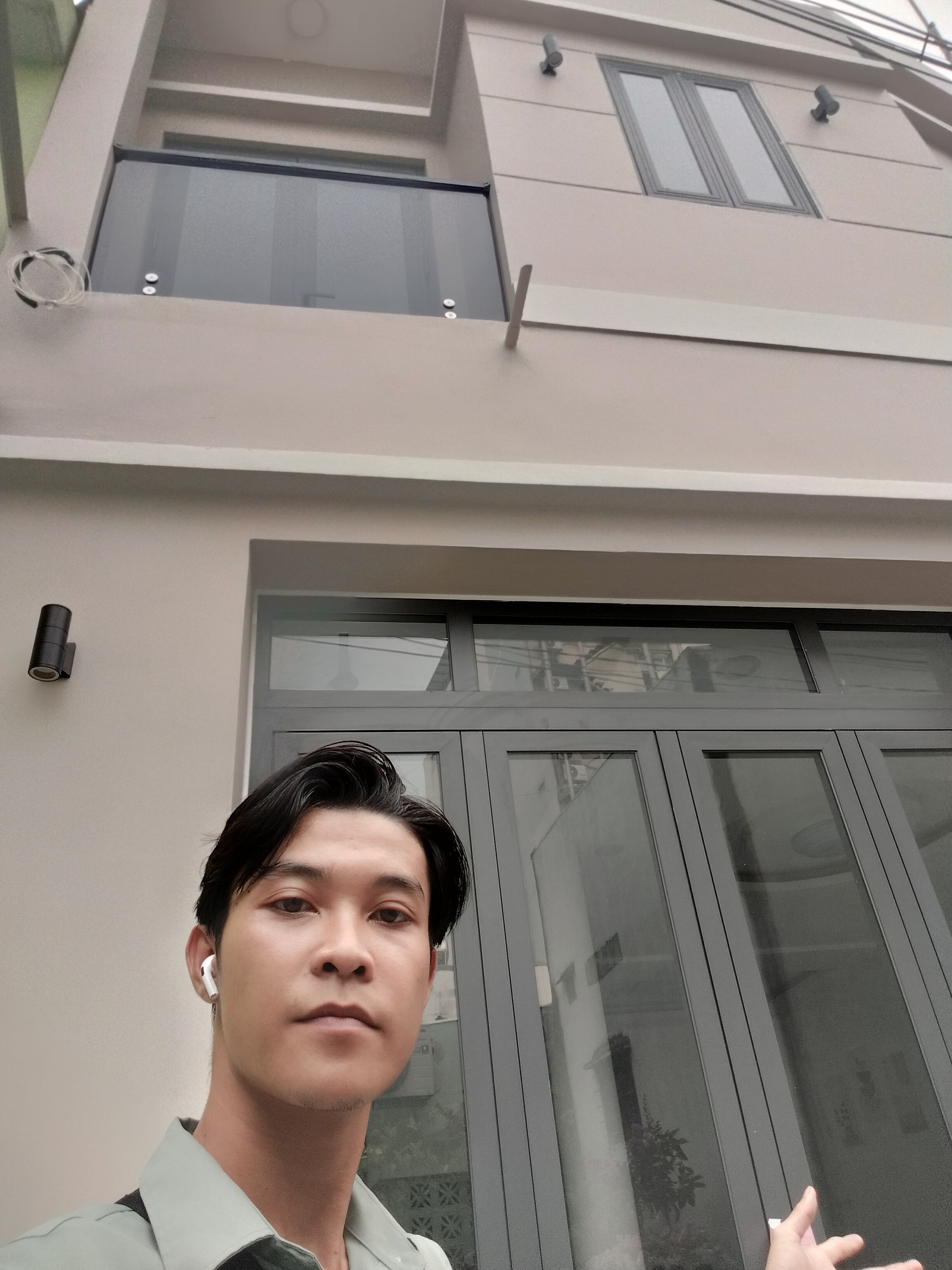 Nhà mới đầy đủ nội thất đắc tiền , ở ngay tên lửa bình tân , ngang gần 7m DTS 100m² 2 tầng BTCT