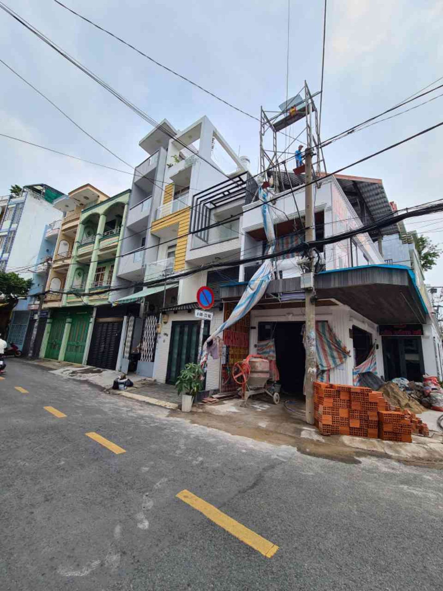 Nhà góc 2 mặt tiền siêu vip Quận 11, rộng thoáng giá tốt