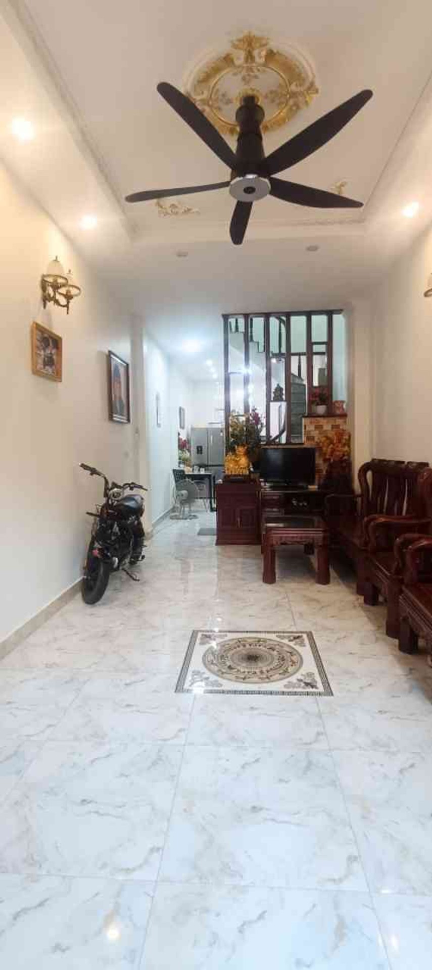 Nhà riêng 4 tầng tại Ngọc Thụy, diện tích 40m², giá 8.9 tỷ VNĐ