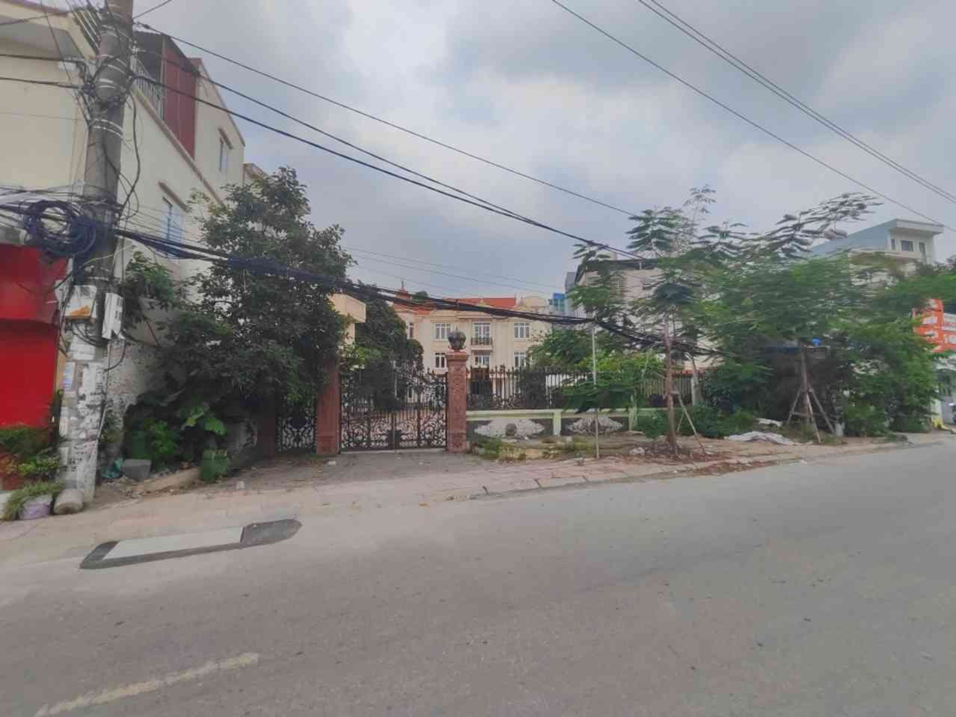 Nhà mặt phố 3 tầng mặt đường đôi Thiên Lôi, diện tích 1.035m², mặt tiền rộng 21m