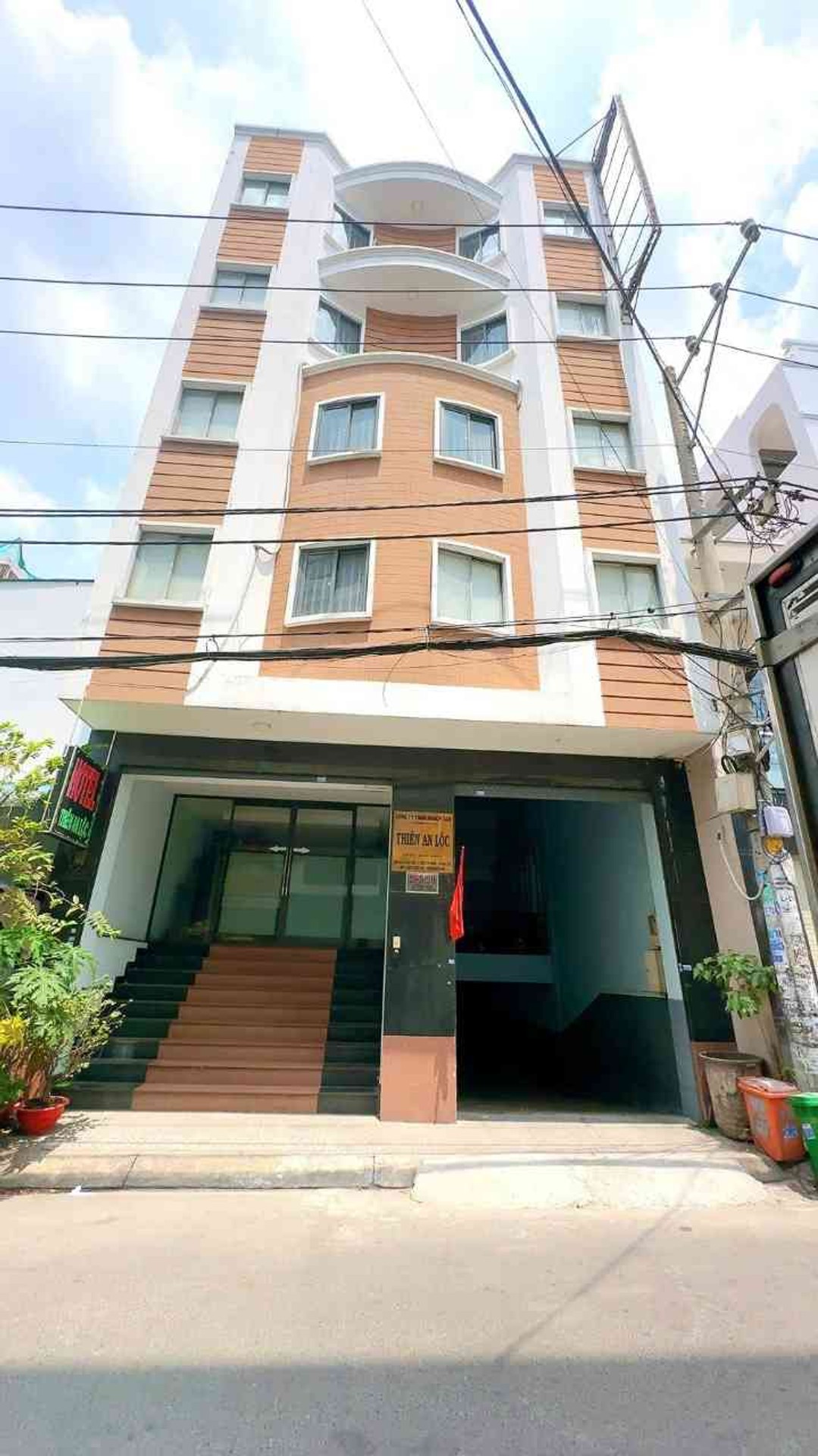 Siêu phẩm khách sạn 7 tầng thang máy - vị trí đắc địa, dòng tiền bền vững tại Lê Văn Quới