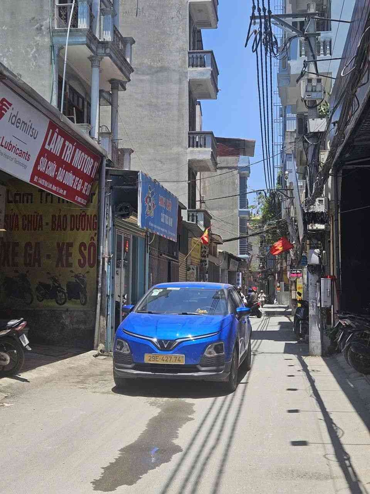 Bán nhà mặt phố tại Đại Linh, 3 tầng, 4 phòng ngủ, giá 13,6 tỷ