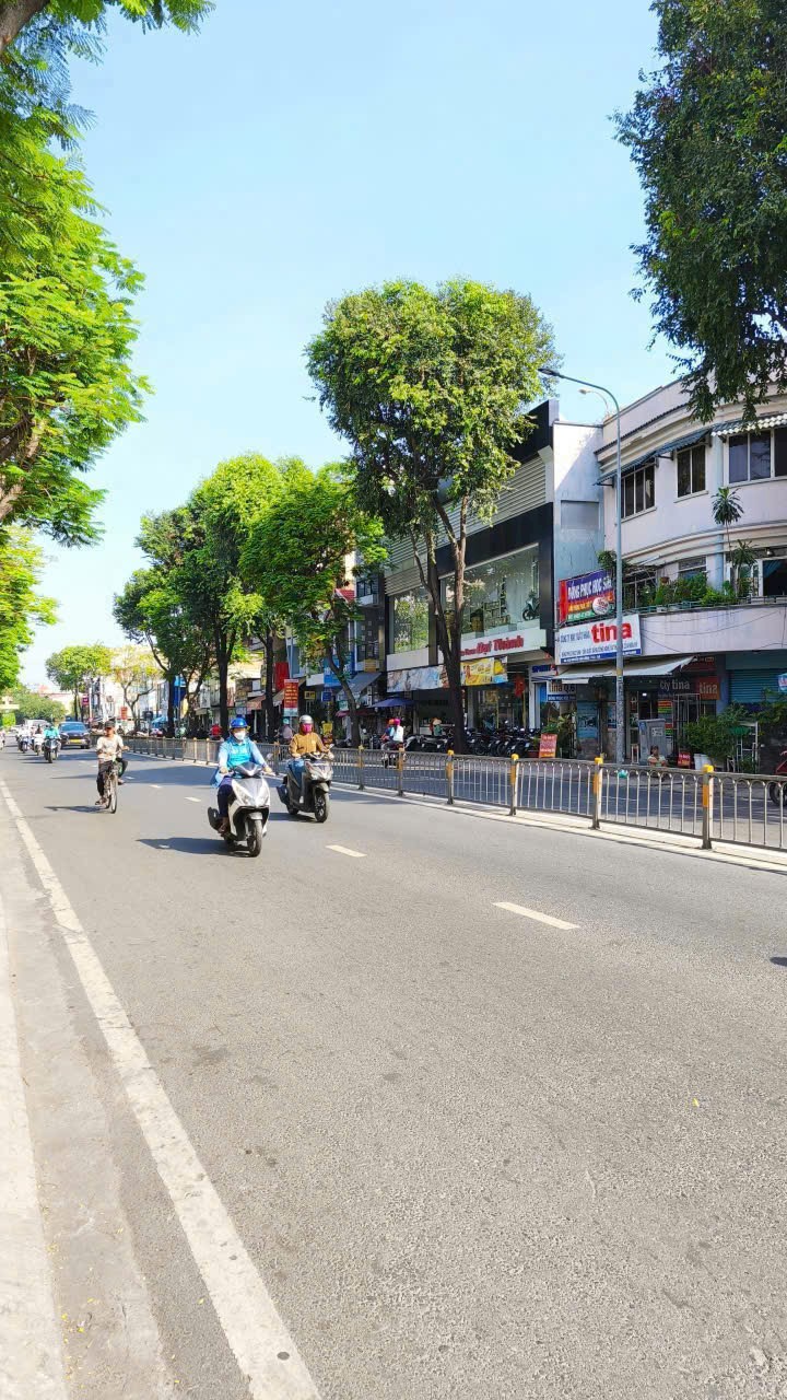 Bán nhà Cấp 4, diện tích 210m 10x22m Hẻm Xe Hơi Nguyễn Văn Luông, Phú Lâm Quận 6, Chỉ 18 Tỷ