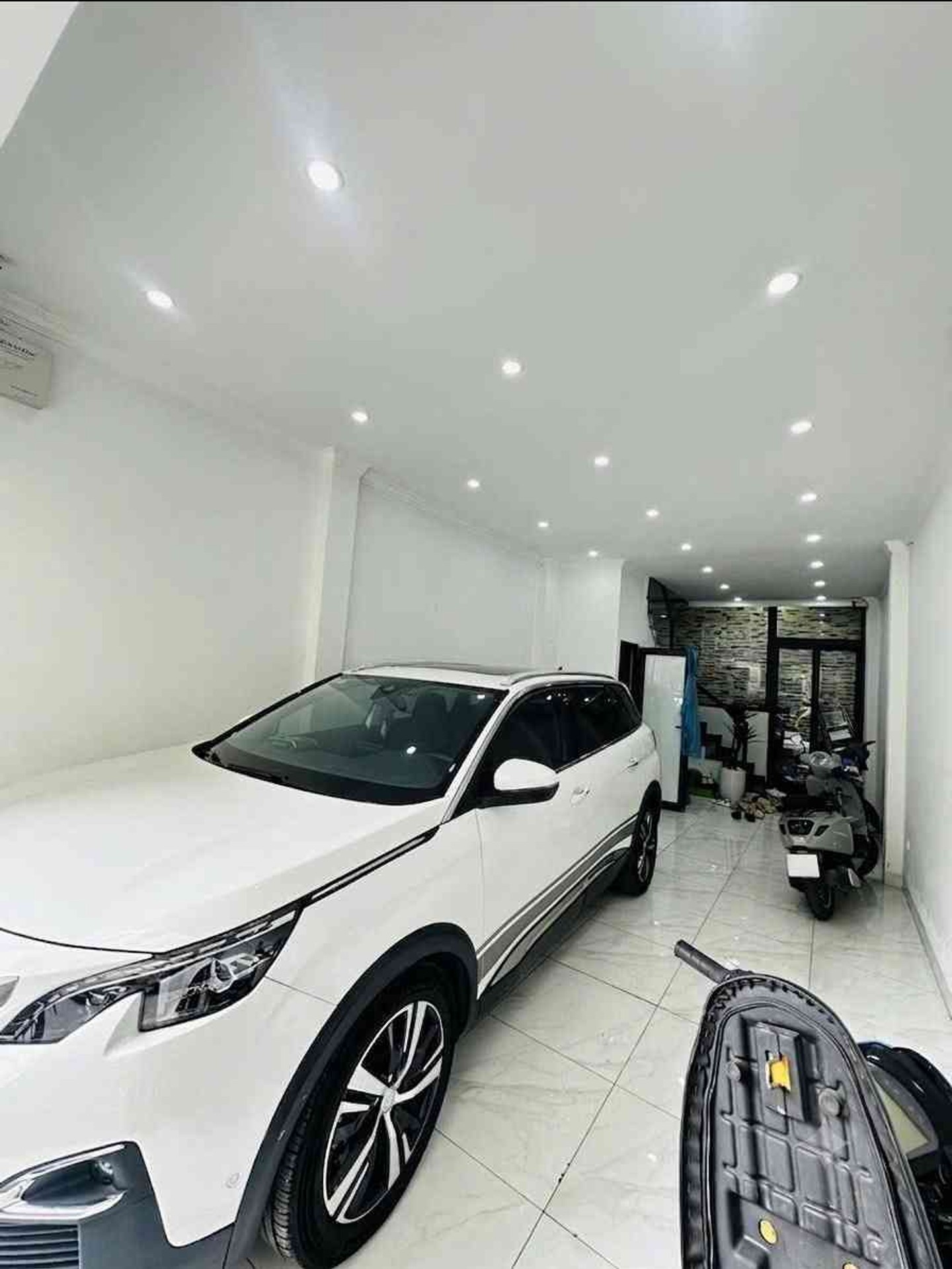 Nhà 5 tầng hiện đại, vị trí vàng tại Khương Đình, giá cạnh tranh