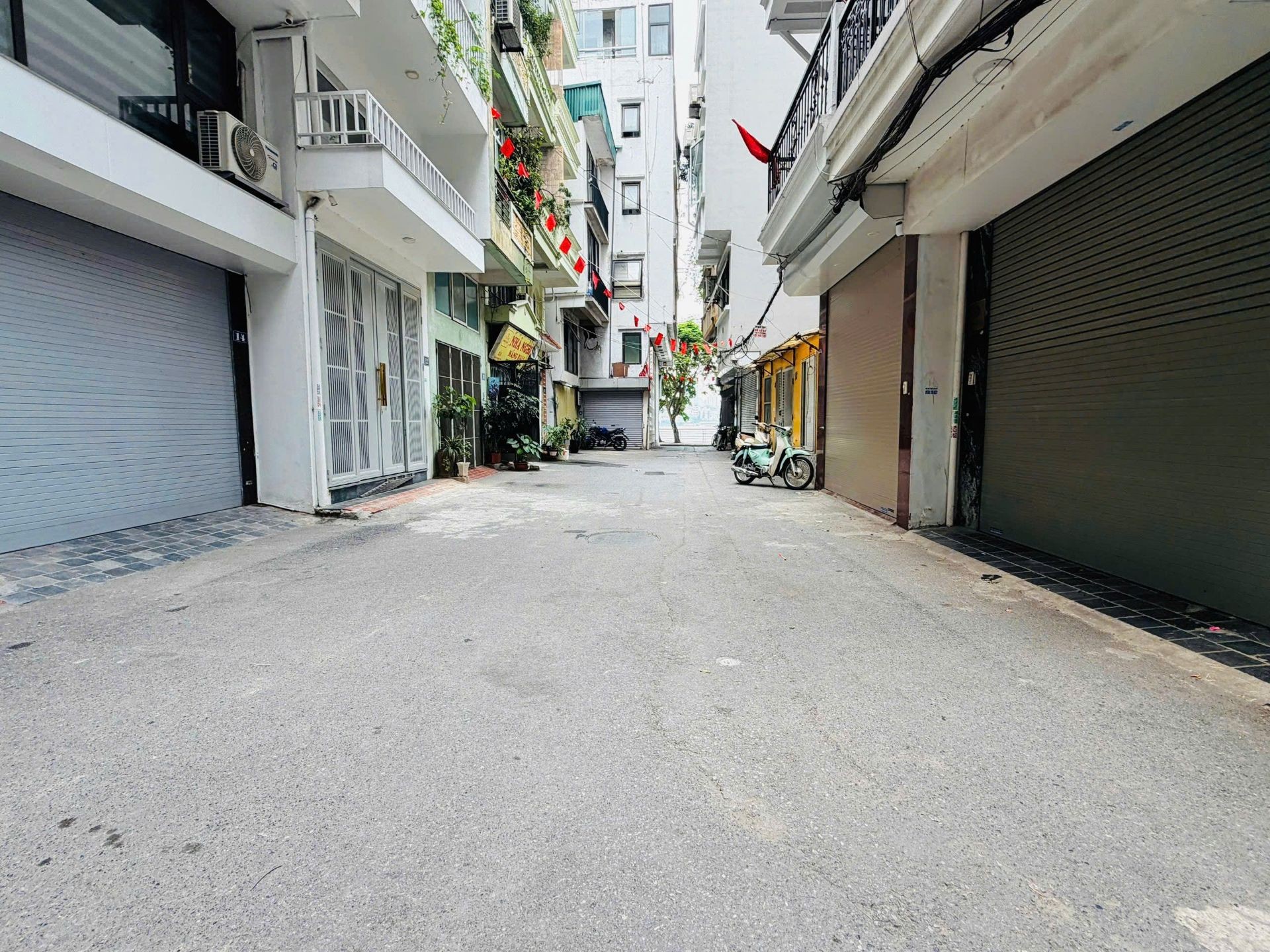 Bán Nhà 4 tầng view hồ Tây, ngõ rộng tại Trích Sài, giá 28.5 tỷ