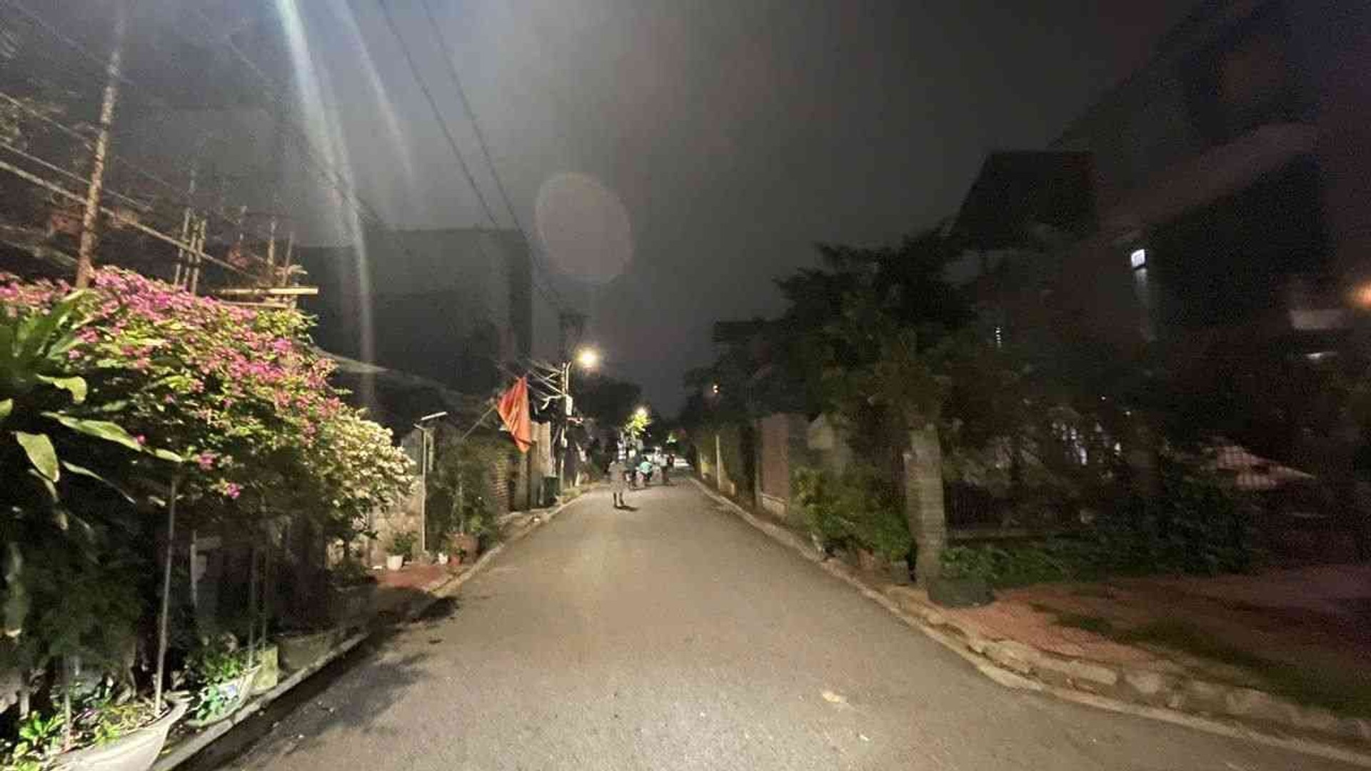 Nhà Lô Góc 3 Tầng Sang Trọng, Gara Ô Tô, Nội Thất Chất Lượng