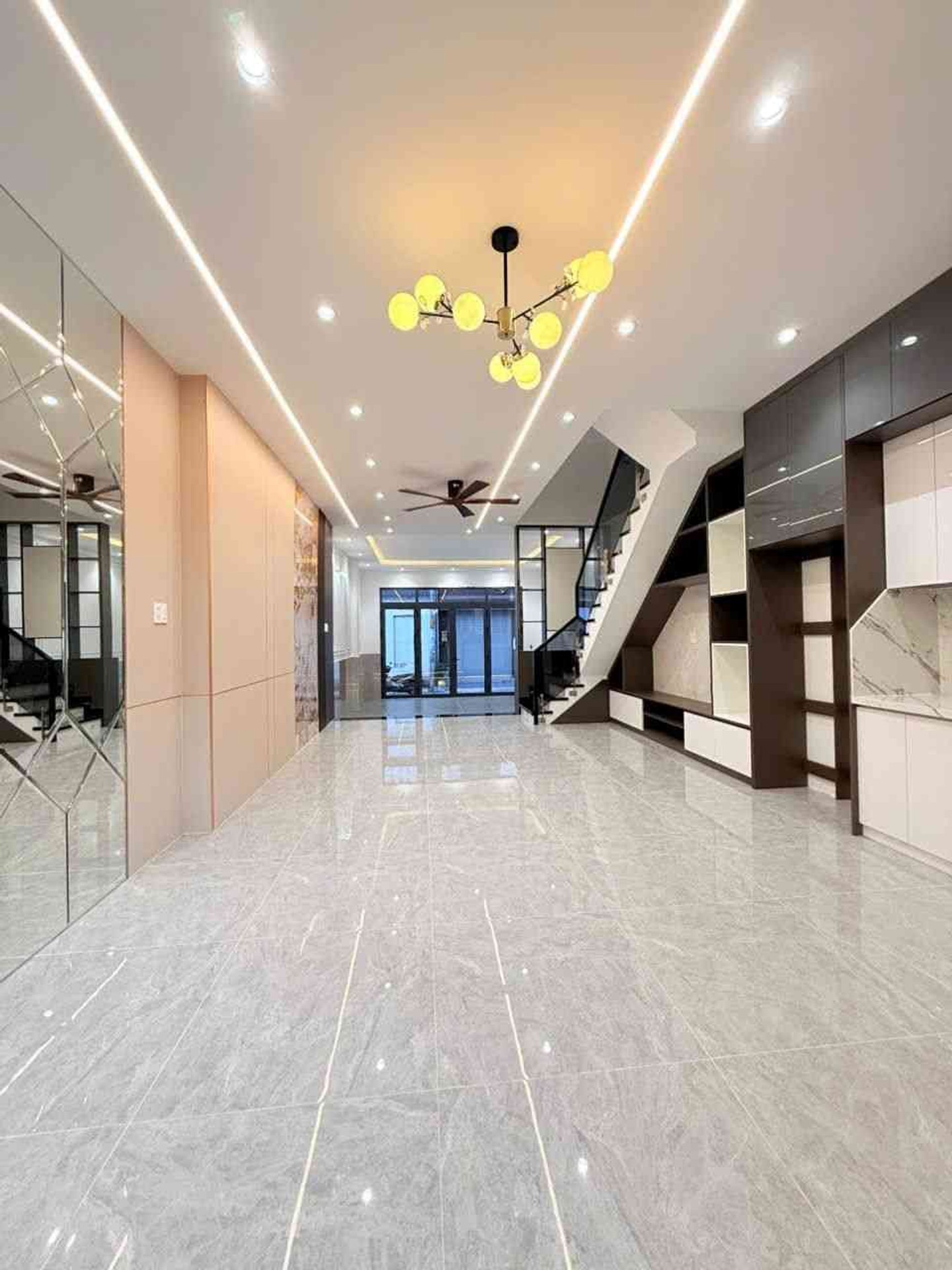 NHÀ PHỐ GẦN LÀNG ĐẠI HỌC, LÊ VĂN LƯƠNG NHÀ BÈ _ 4 TẦNG – NGANG 5M – 80M² – GARA Ô TÔ– CHỈ 10Đ NHỎ
