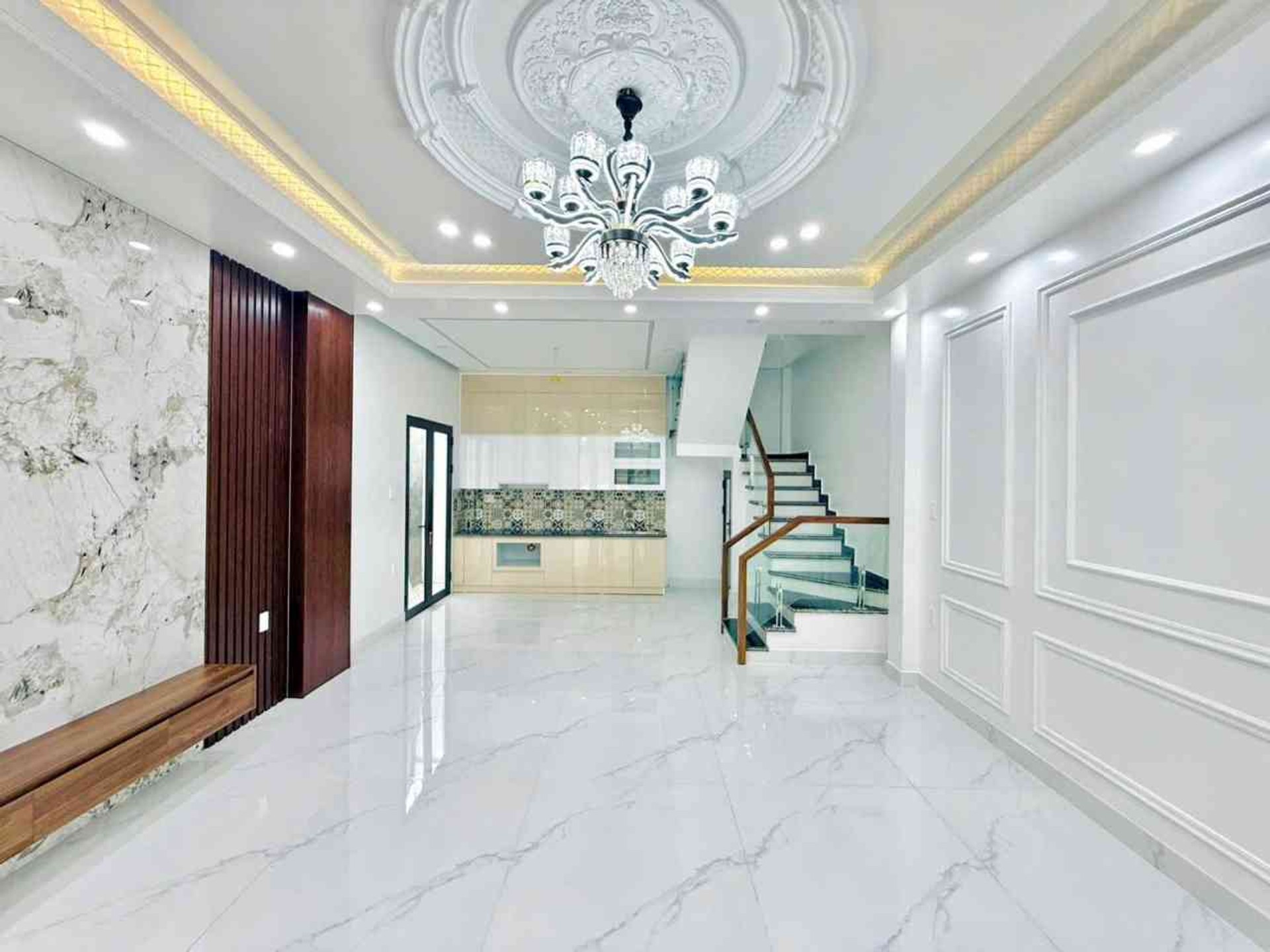 Nhà riêng xây mới lô góc ba mặt thoáng tại khu vực Thiên Lôi Chợ Đôn