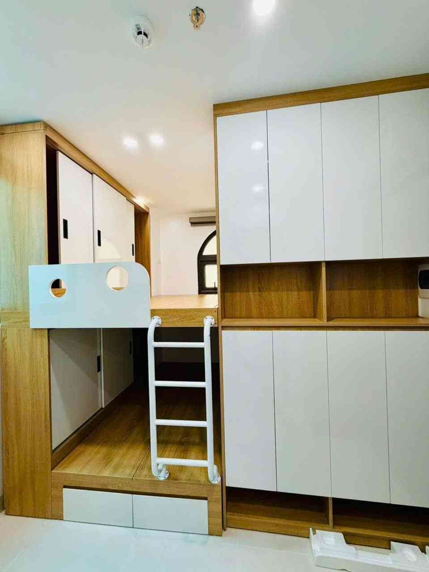 Tòa nhà căn hộ dịch vụ lô góc 3 mặt xây mới tại khu vực Đại Linh, 58m2, 7 tầng