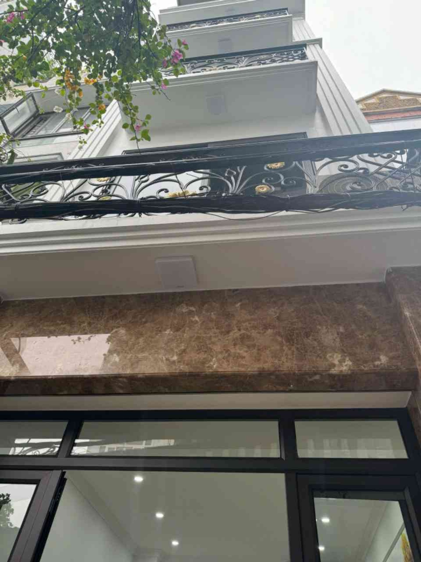 Nhà 6 tầng thang máy, gần phố Cổ Nhuế, giá tốt