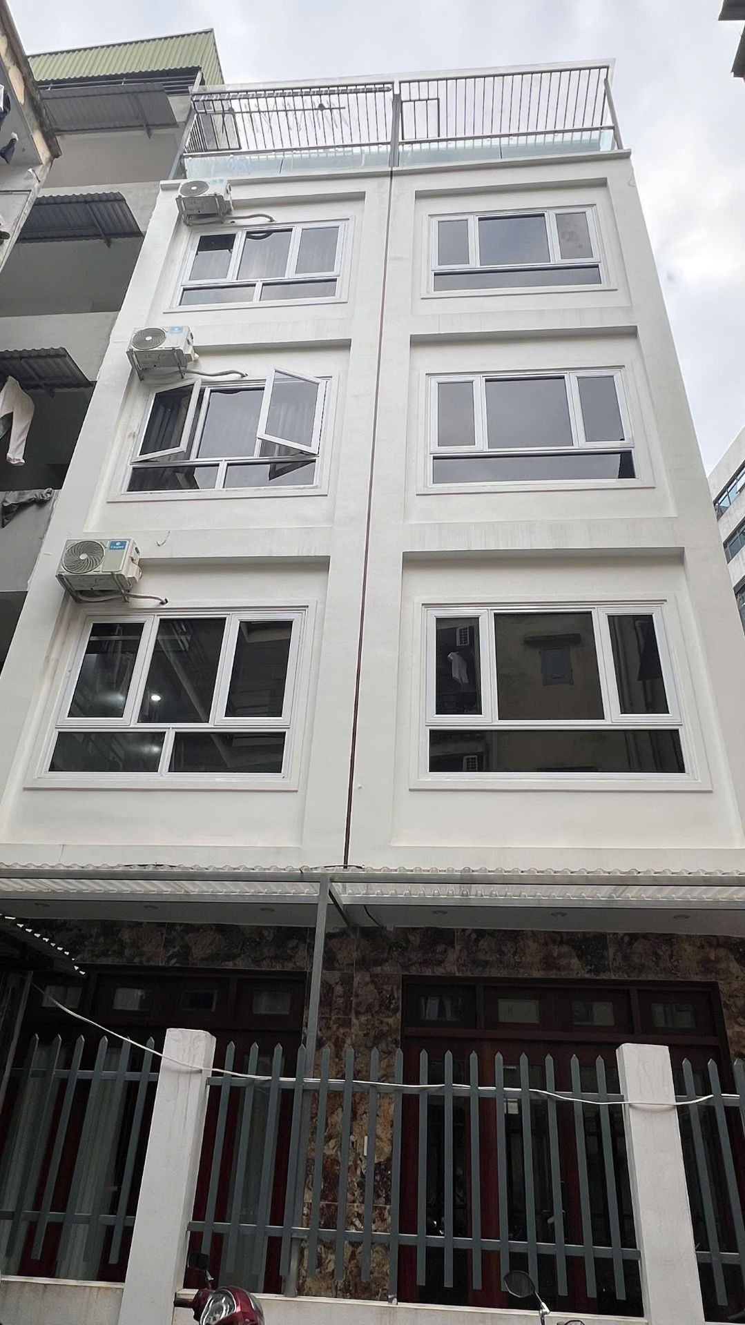 Nhà 5 Tầng Mới Xinh Gần Hồ Thoáng Mát, ĐH Thương Mại