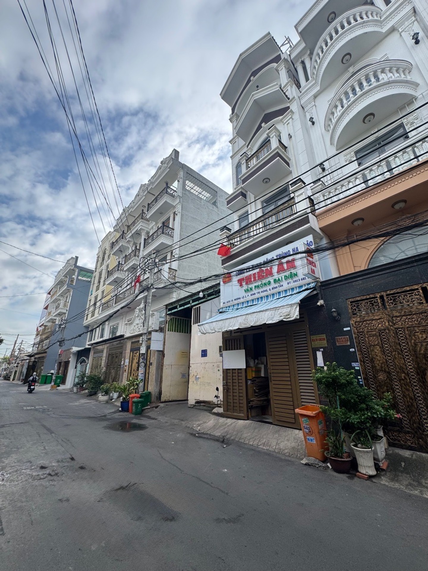 Bán nhà 6 tầng có thang máy tại Bình Tân, khu Lê Văn Quới, giáp Tân Phú, 65m2, HXH giá 8.4 tỷ đồng