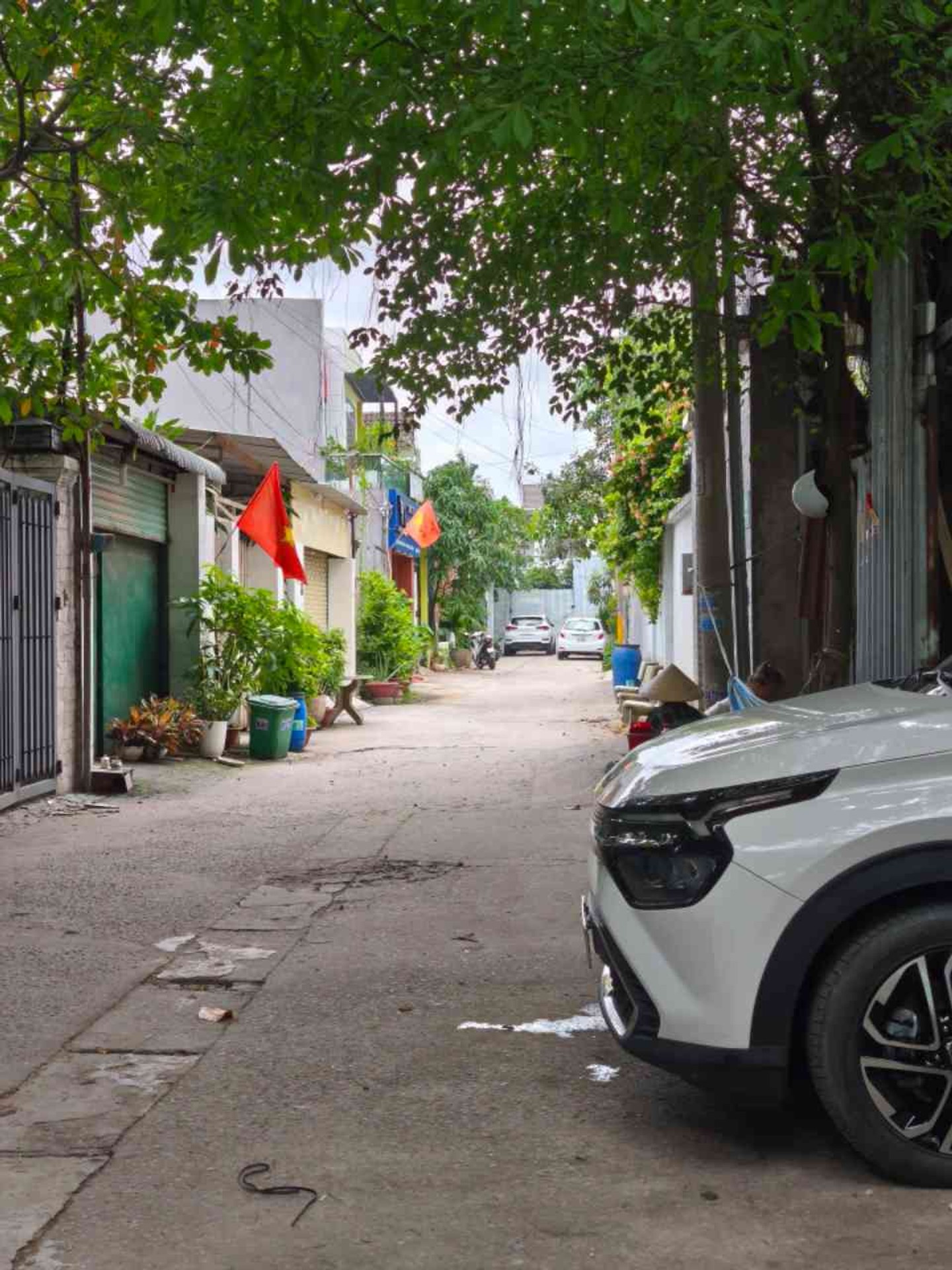 Nhà đẹp tặng kho, đường ô tô cứ vào, Dĩ An tiện nghi