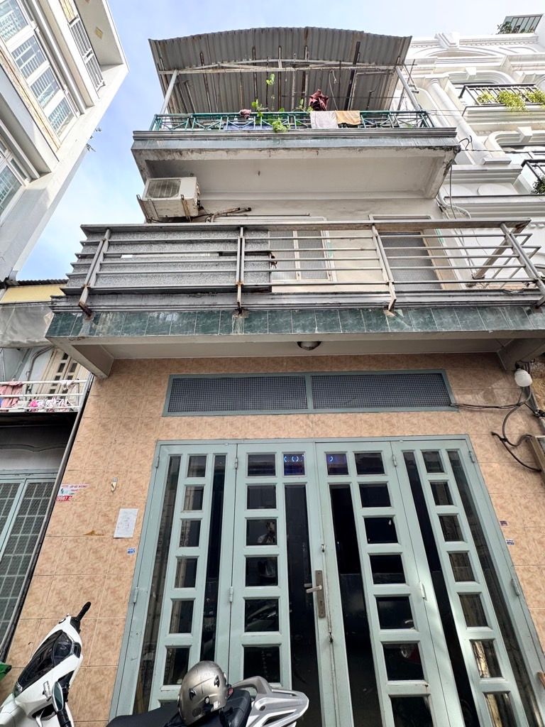 Cơ hội hiếm có nhà riêng 3 tầng vị trí đắc địa tại Bình Thạnh, giá tốt