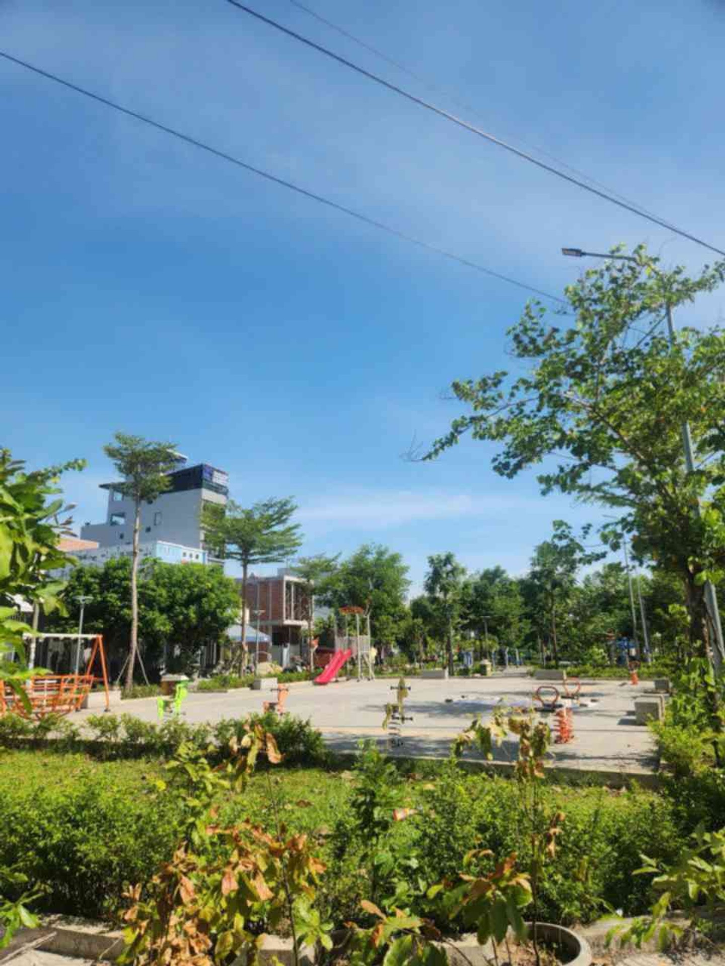 Bán nhà mặt phố 100m2, tặng nhà cấp 4 tại Hòa Xuân