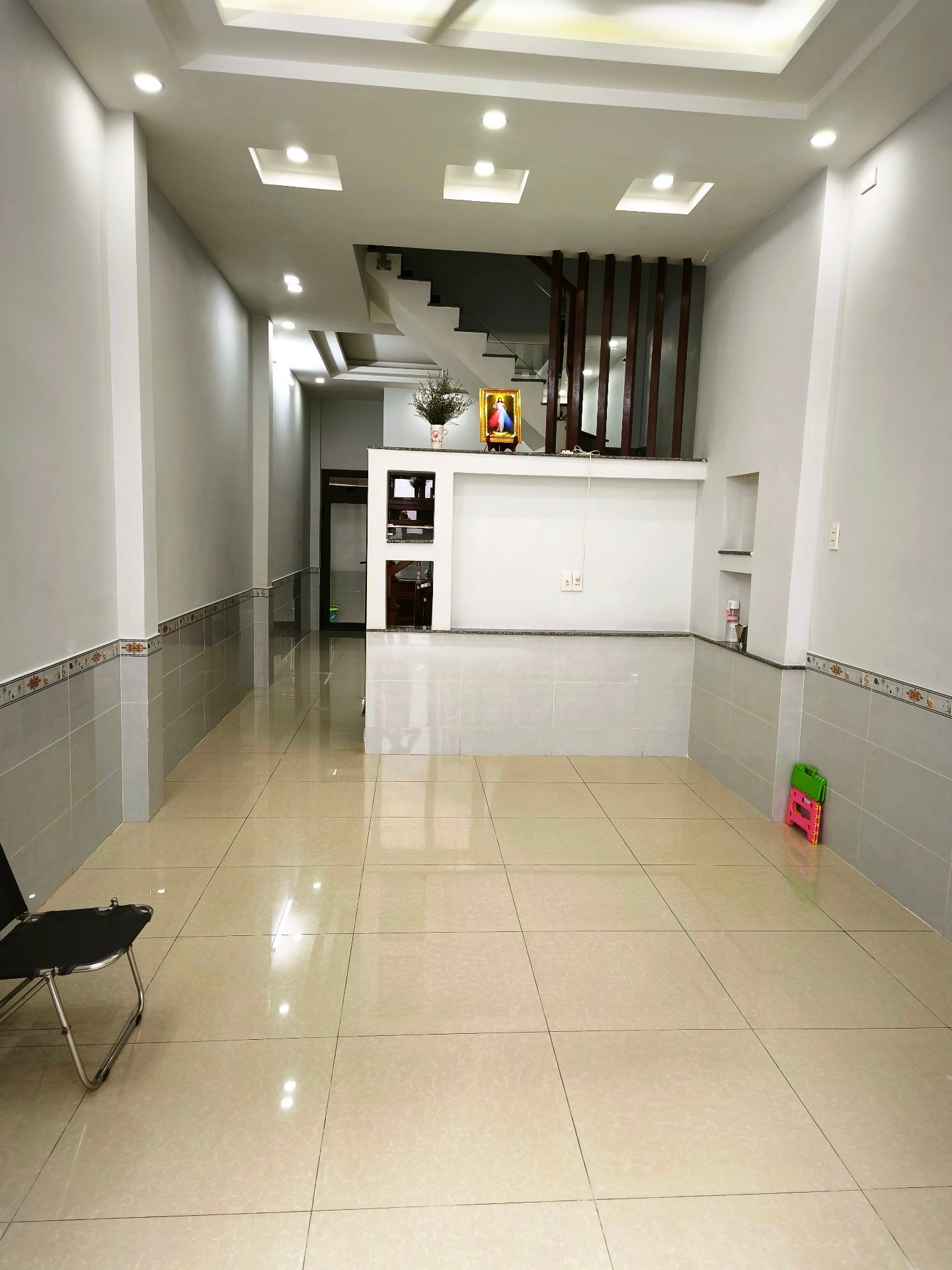 Nhà đẹp 3 tầng, 4 phòng ngủ, vị trí vàng ở Tân Hóa
