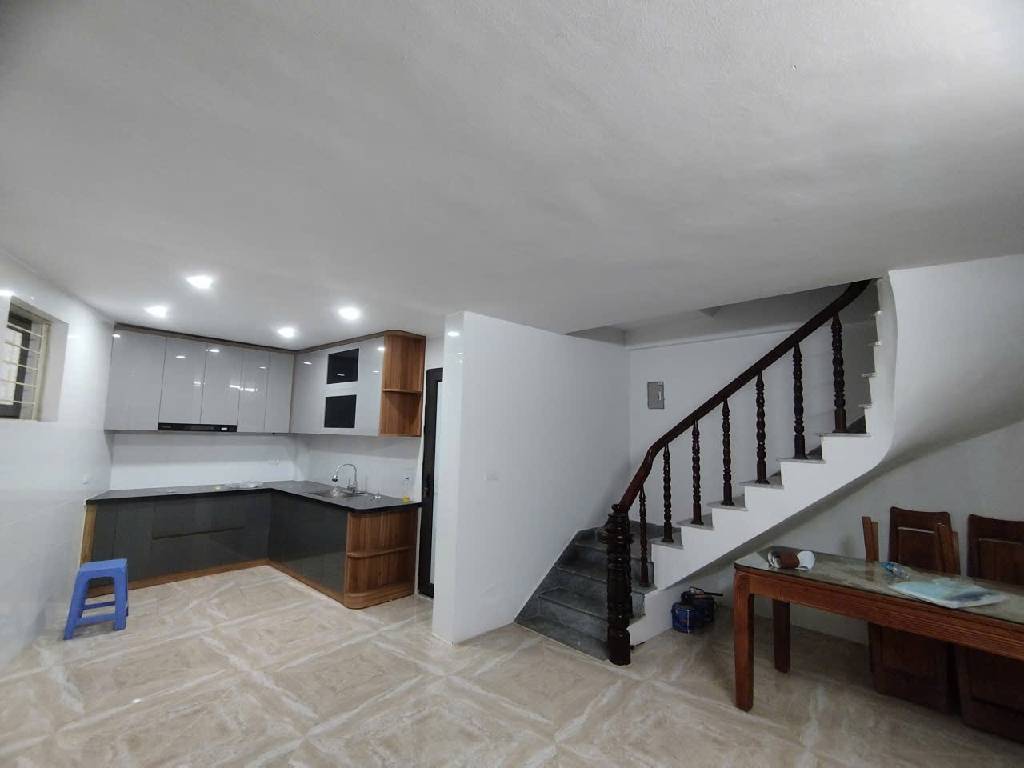 Bán nhà 5 tầng đẹp, tiện nghi tại Định Công, diện tích 31.5m² giá hợp lý