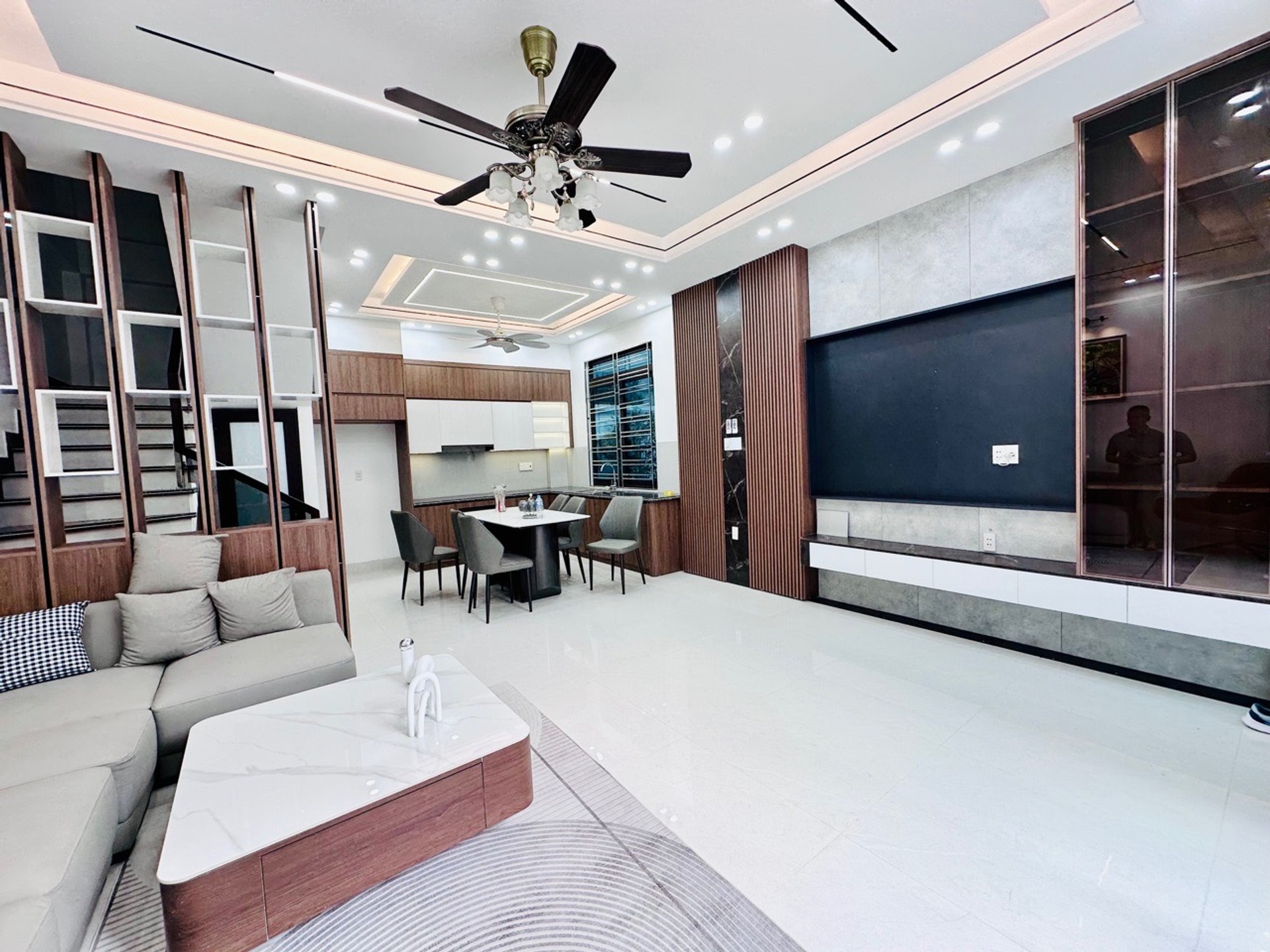 Nhà 3 tầng mới đẹp An Dương 1, sát trung tâm, giá 3,15 tỷ