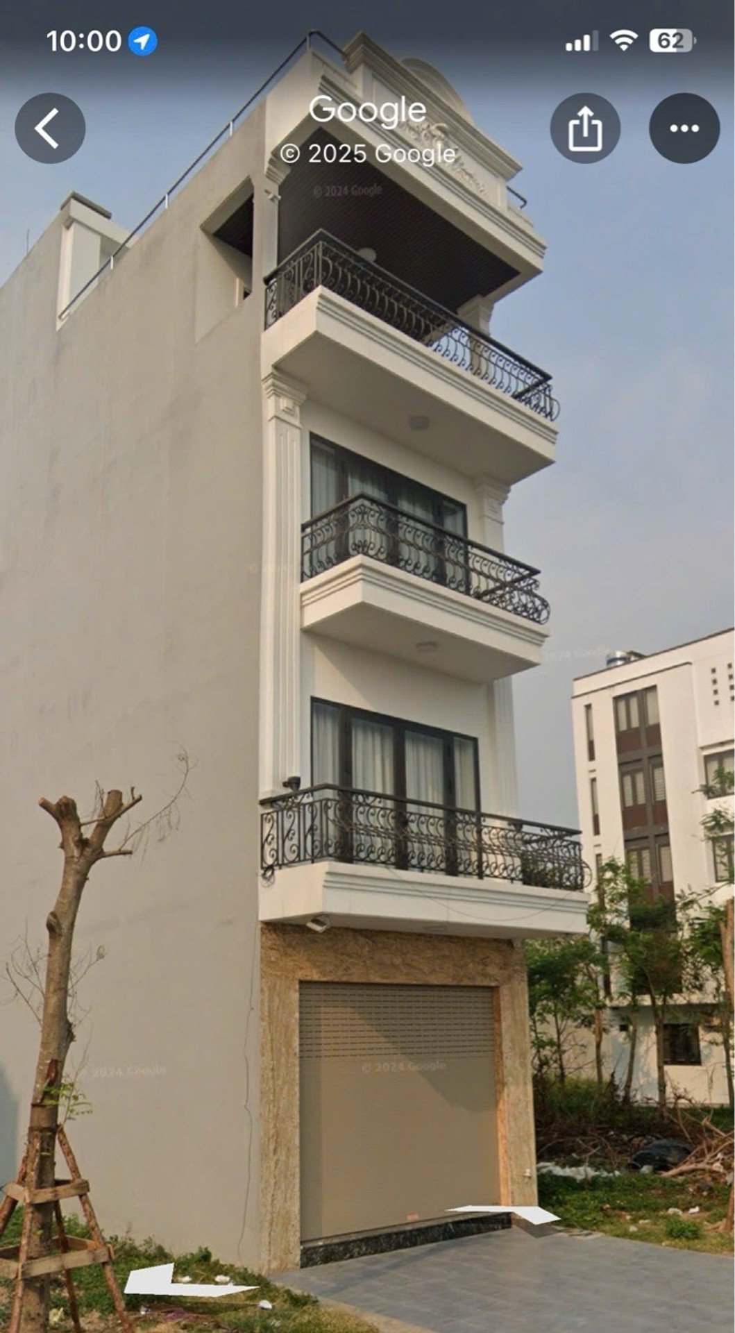Nhà mặt phố 4 tầng hiện đại tại khu vực trung tâm hướng Nam
