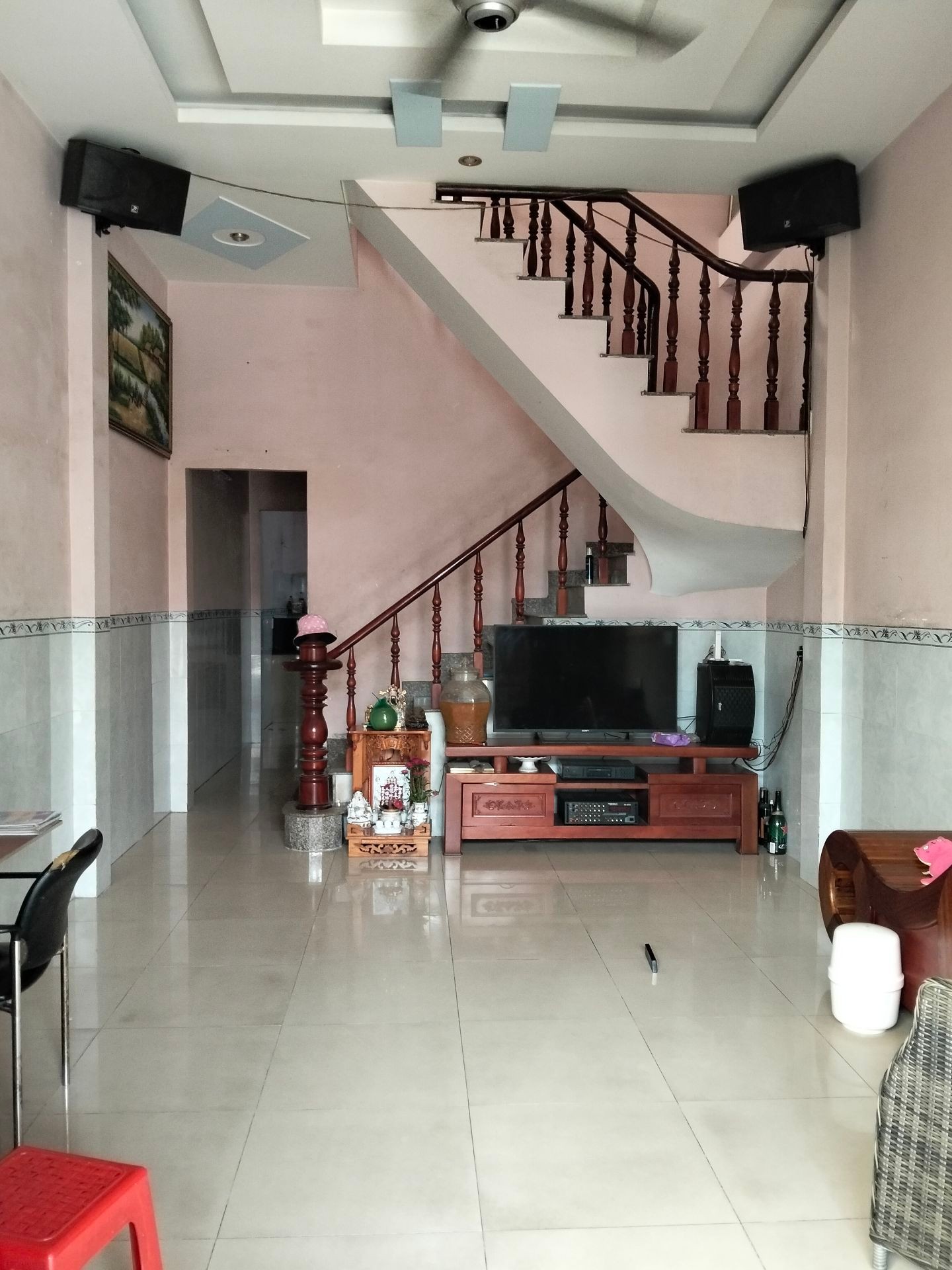 Nhà 2 tầng gần mặt tiền Dĩ An, lô góc, ô tô đậu cửa nhỉnh 3 t.ỷ
