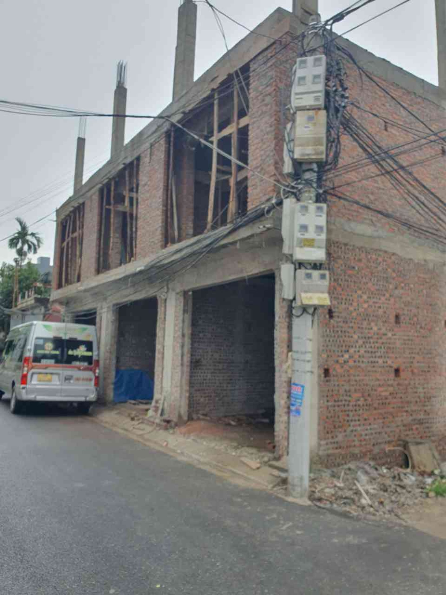 Nhà 4 tầng lô góc đang xây dựng có thang máy tại khu dân cư Cái Tắt