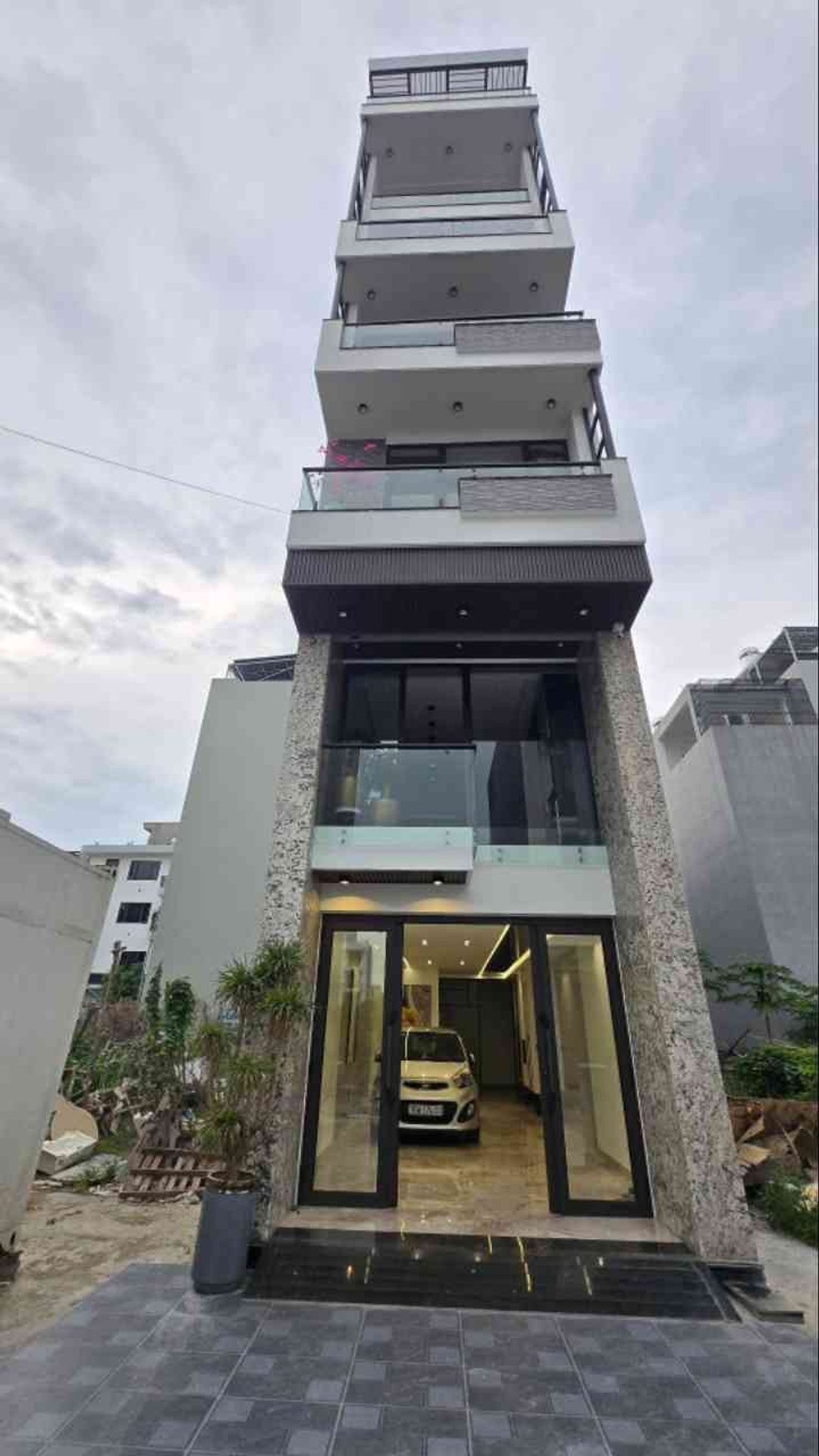 Nhà 7 tầng mới xây tại khu TĐC A51, Lê Chân, thiết kế hiện đại với thang máy và gara ô tô riêng