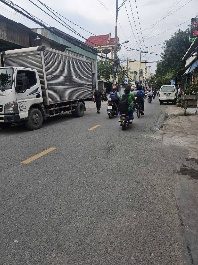 Cơ hội sở hữu nhà mặt phố vị trí đắc địa quận 12 giá tốt