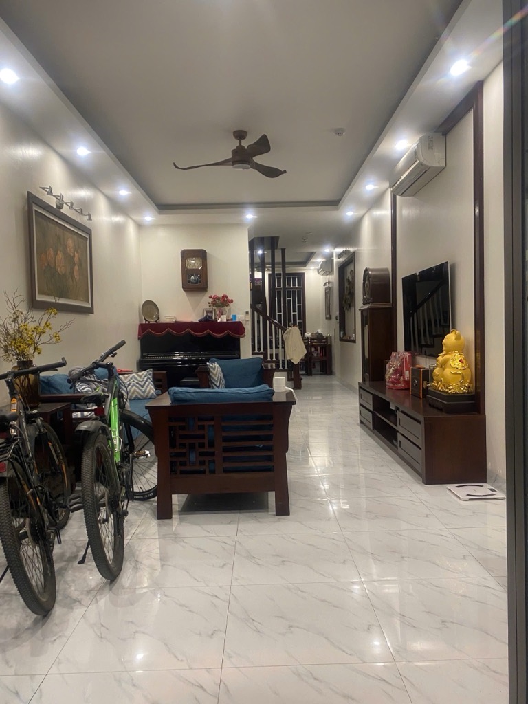 Nhà mặt phố 5 tầng hai mặt tiền tại quận Cầu Giấy vị trí đắc địa