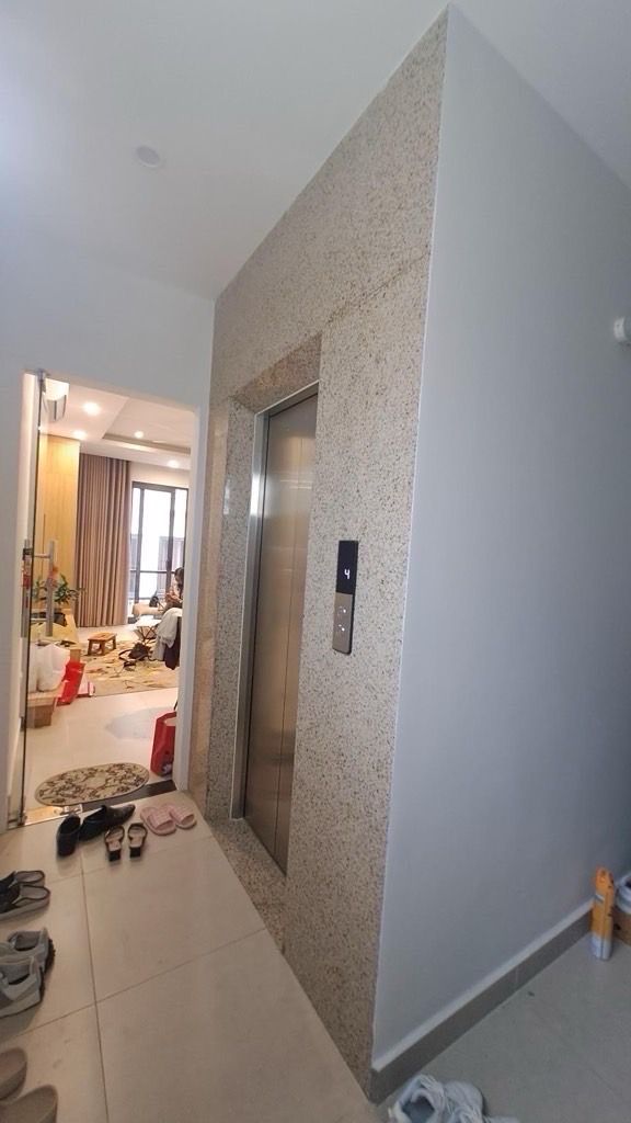 Bán nhà mặt phố 6 tầng gần Hồ Tây, ô tô vào nhà