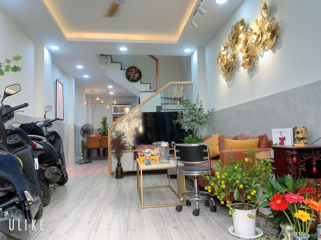 Nhà 3 tầng sang Chảnh, sát mặt tiền. Giá sốc, đàm phán nhanh