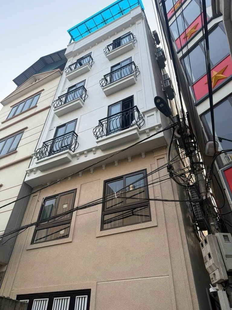 Toà căn hộ dịch vụ 6 tầng thang máy tại Lai Xá, 14 phòng khép kín sát QL32 ĐH thành đô