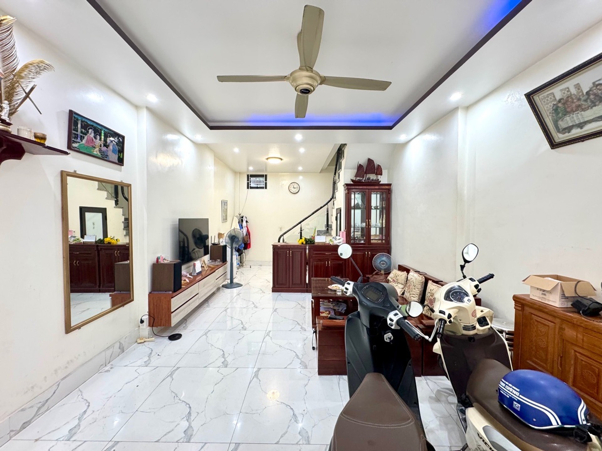 Nhà 4 Tầng Mặt Tiền Rộng Tại Trung Tâm Lê Thánh Tông