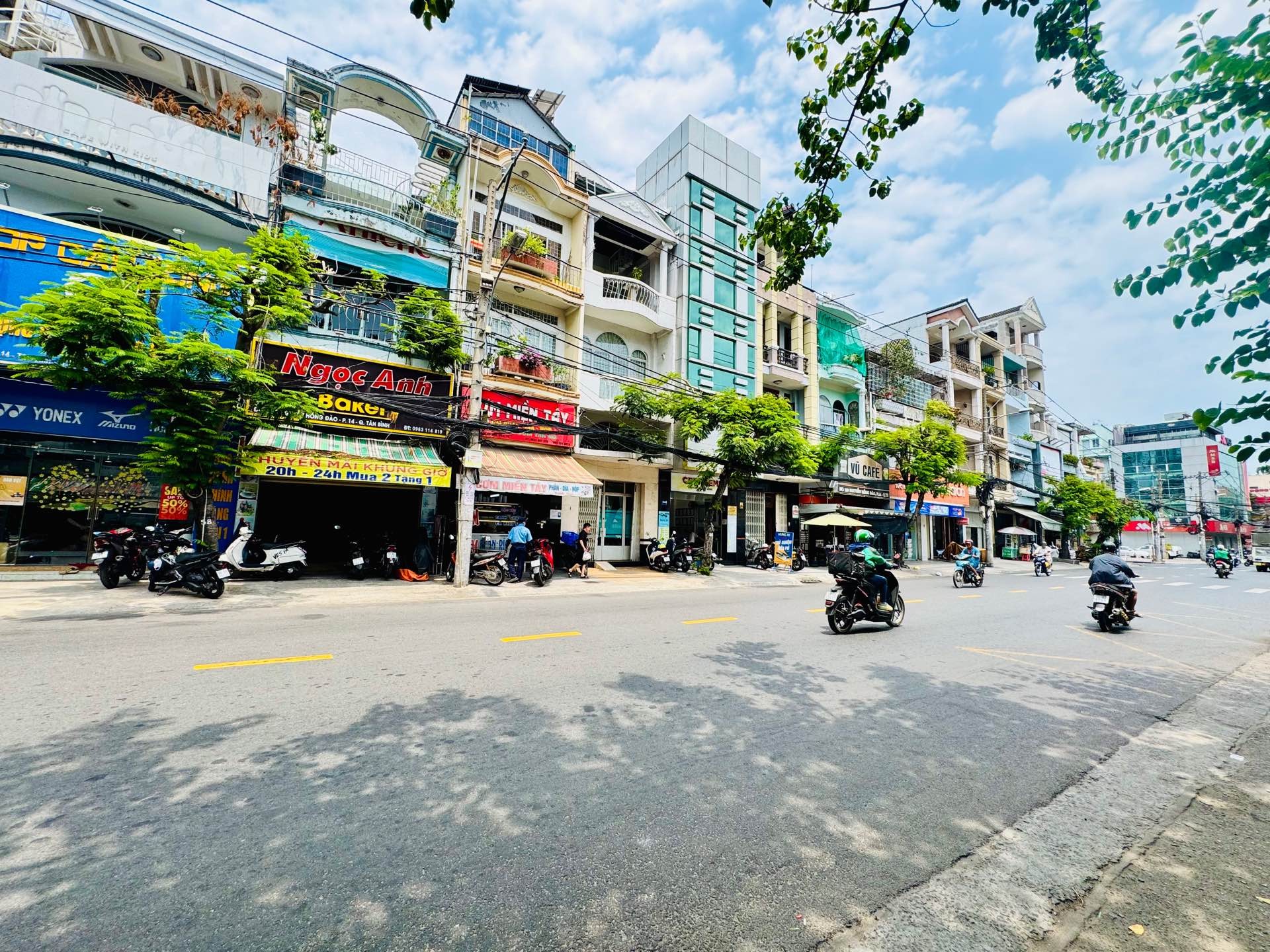 Cơ Hội Vàng Sở Hữu Nhà Mặt Phố Kinh Doanh Đắc Địa Tại Quận Tân Bình