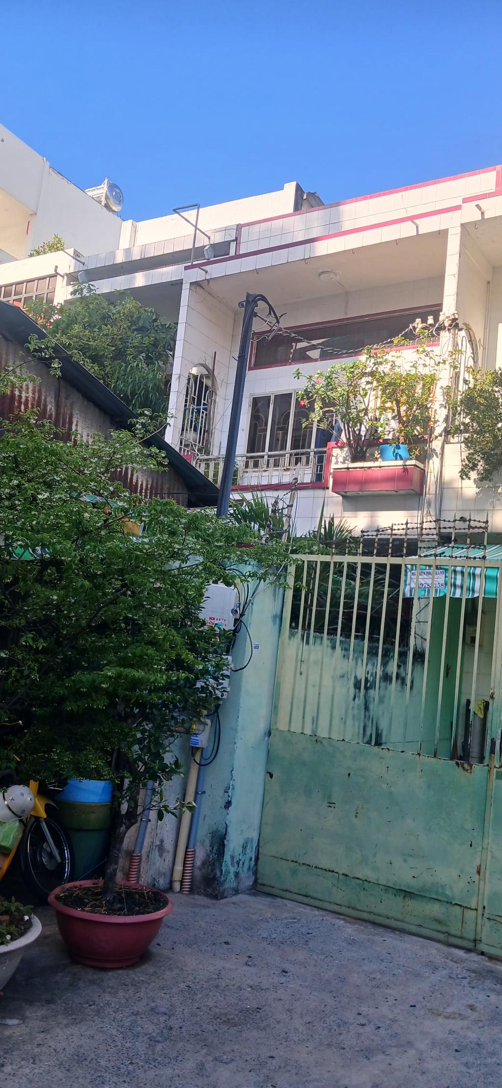 Nhà mặt tiền kinh doanh 2 tầng quận 11 giảm giá sốc