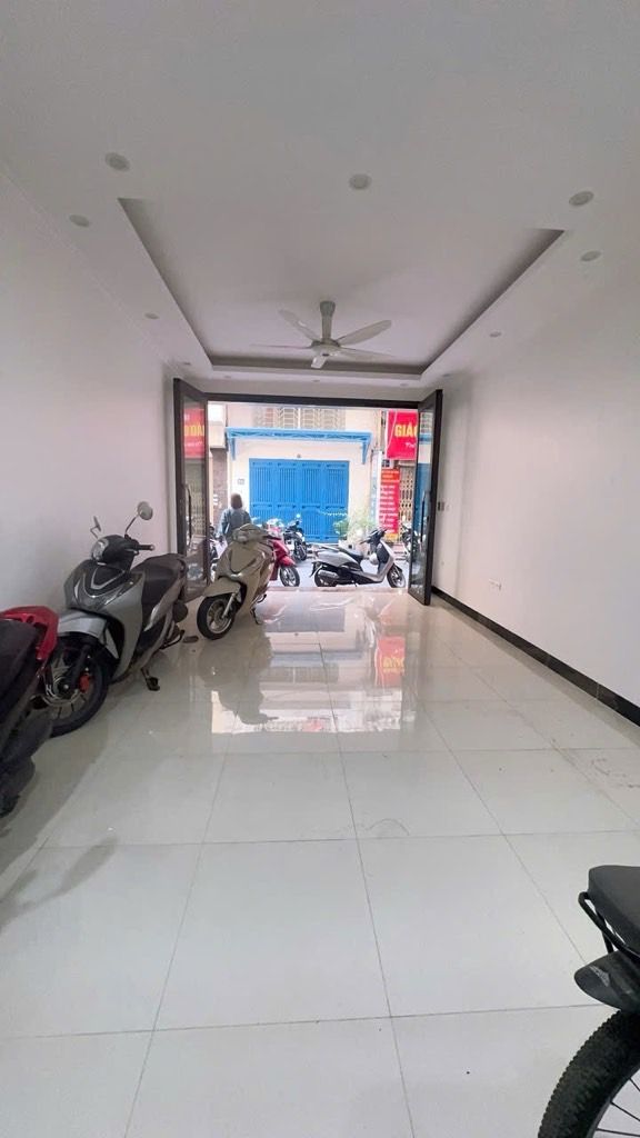 Bán nhà riêng 7 tầng thang máy tại phường Cầu Giấy, diện tích 40m², mặt ngõ KD sầm uất, sổ đỏ