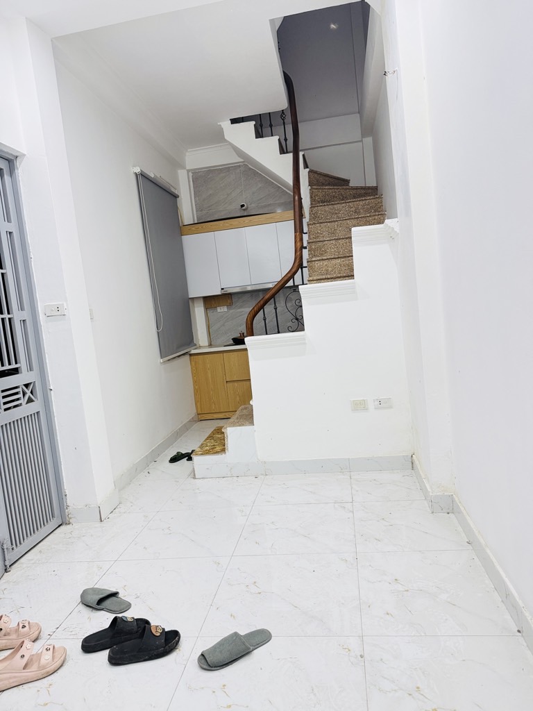 Nhà 4 tầng nhỏ xinh, giá tốt tại Khương Thượng