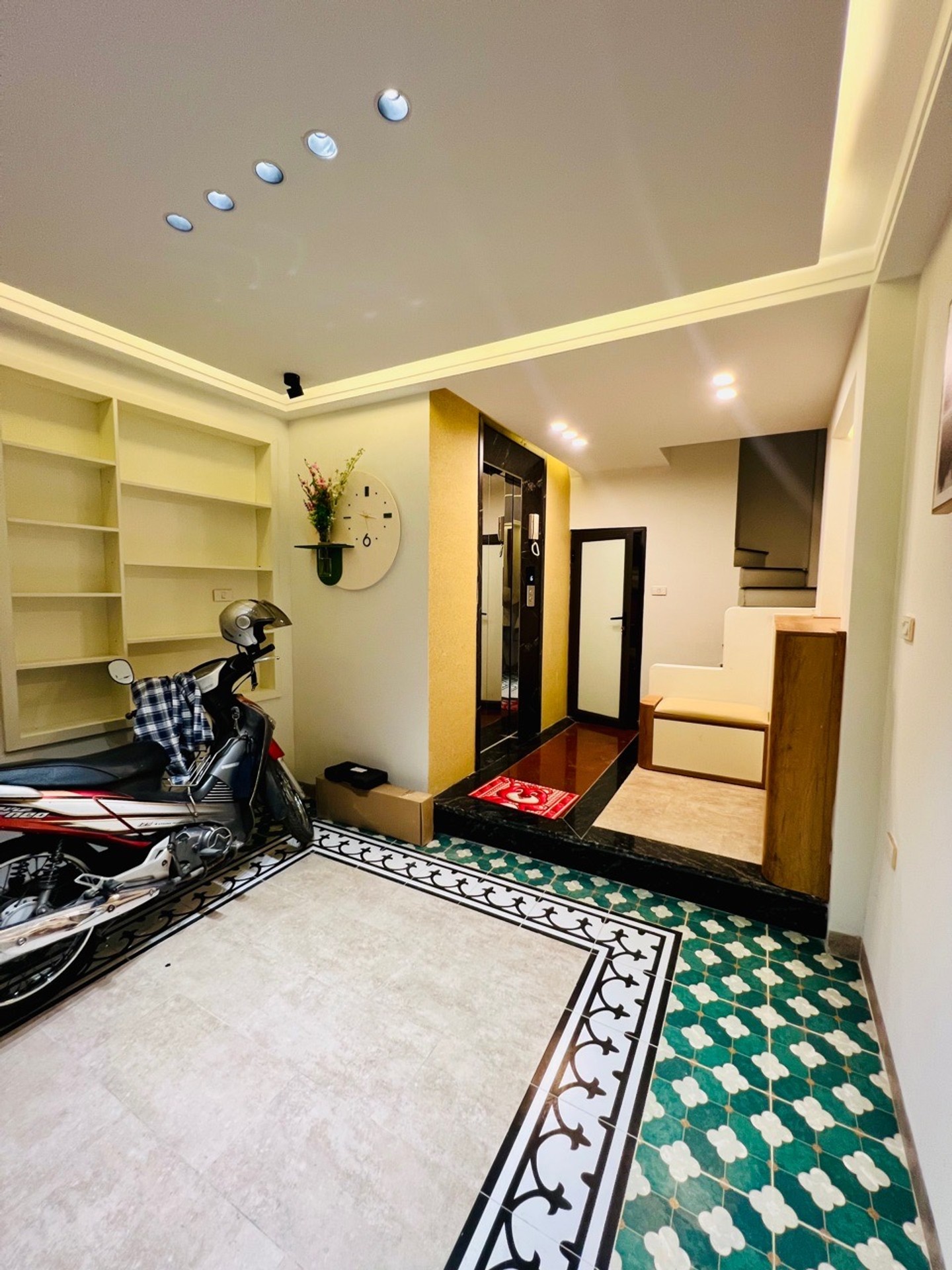 Nhà 7 tầng thang máy trung tâm Đống Đa, sổ vuông vắn