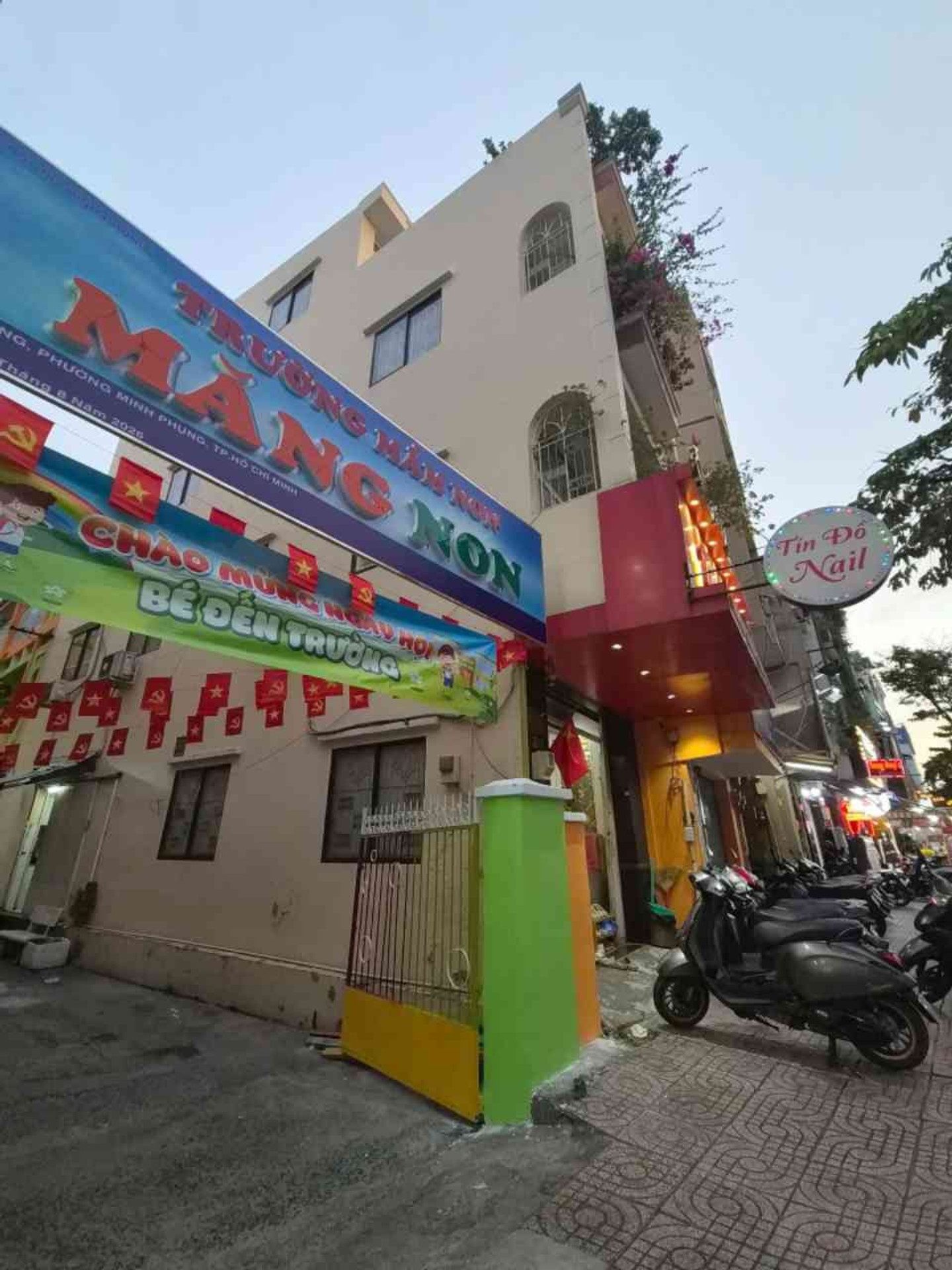 Nhà mặt phố lô góc 4 tầng cực đỉnh Quận 6