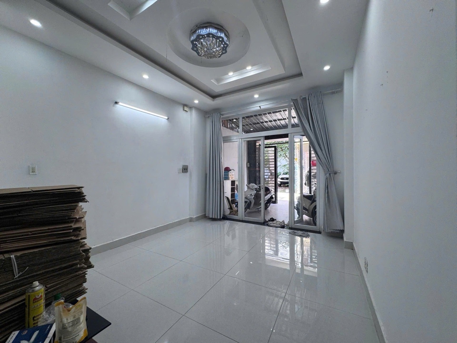 Nhà đep 4 tầng KDC cao cấp hẻm xe hơi ngay Phạm Văn Đồng, Hiệp Bình