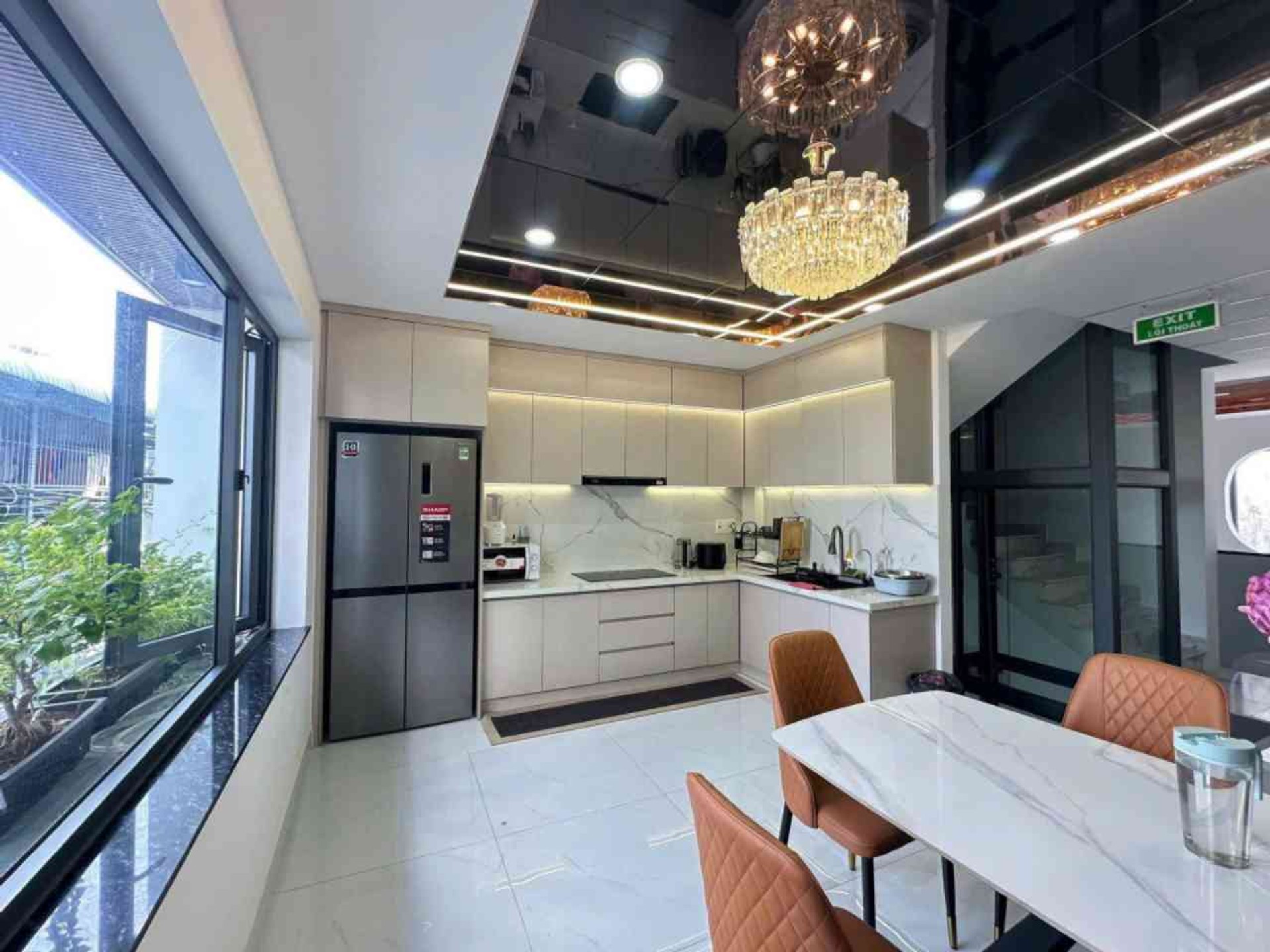Bán nhà 5 tầng có thang máy, 6 phòng ngủ tại khu vực trung tâm