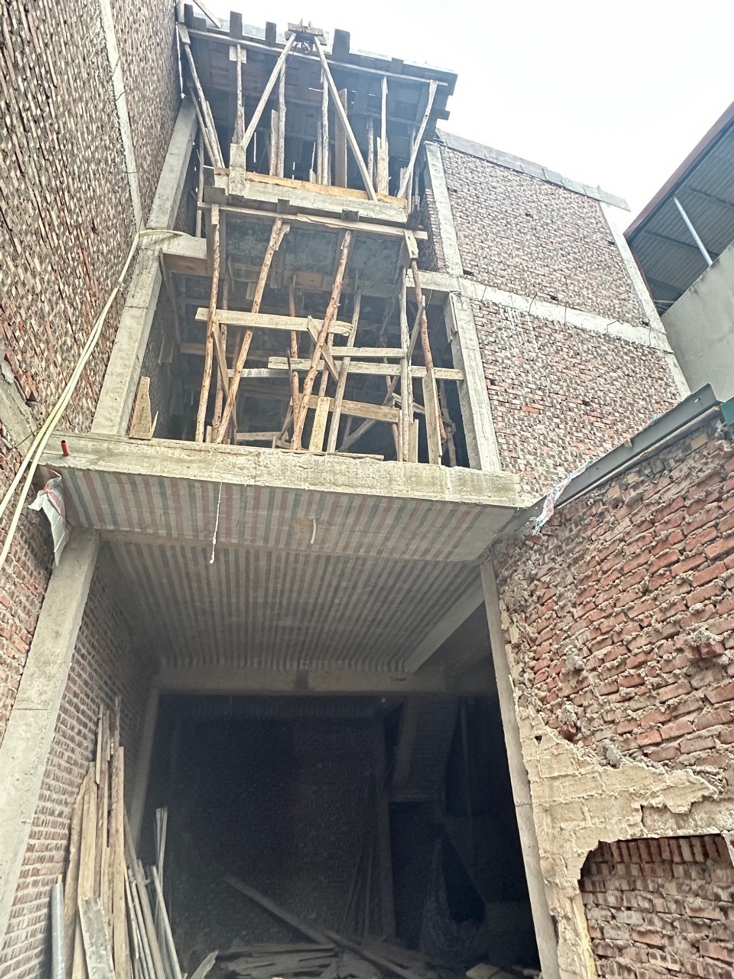 Nhà riêng xây mới 3 tầng khu vực trung tâm thành phố