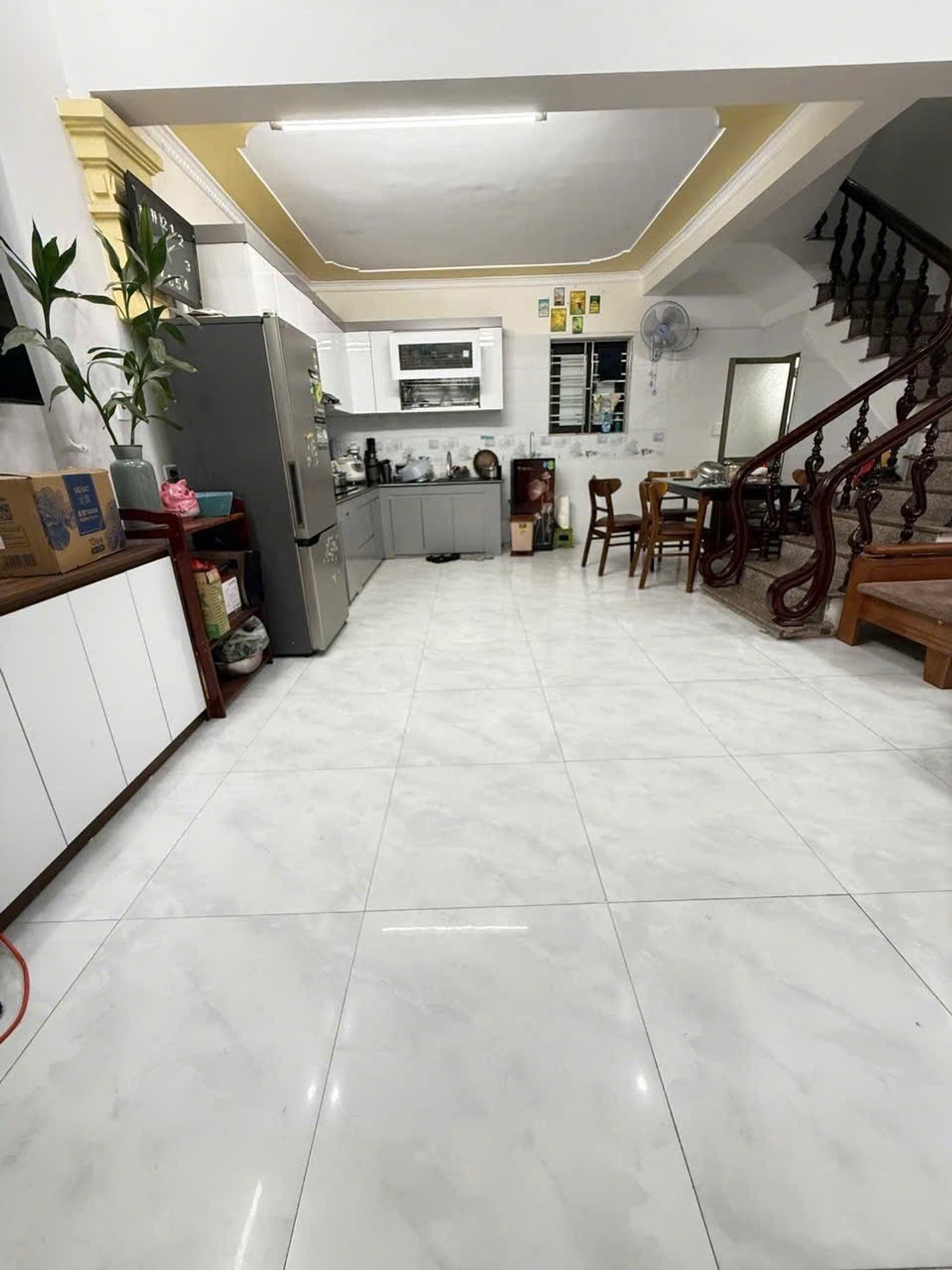 Nhà riêng 3 tầng rưỡi tại Văn Cao, khu vực kinh doanh sầm uất, gần chợ và trung tâm hành chính